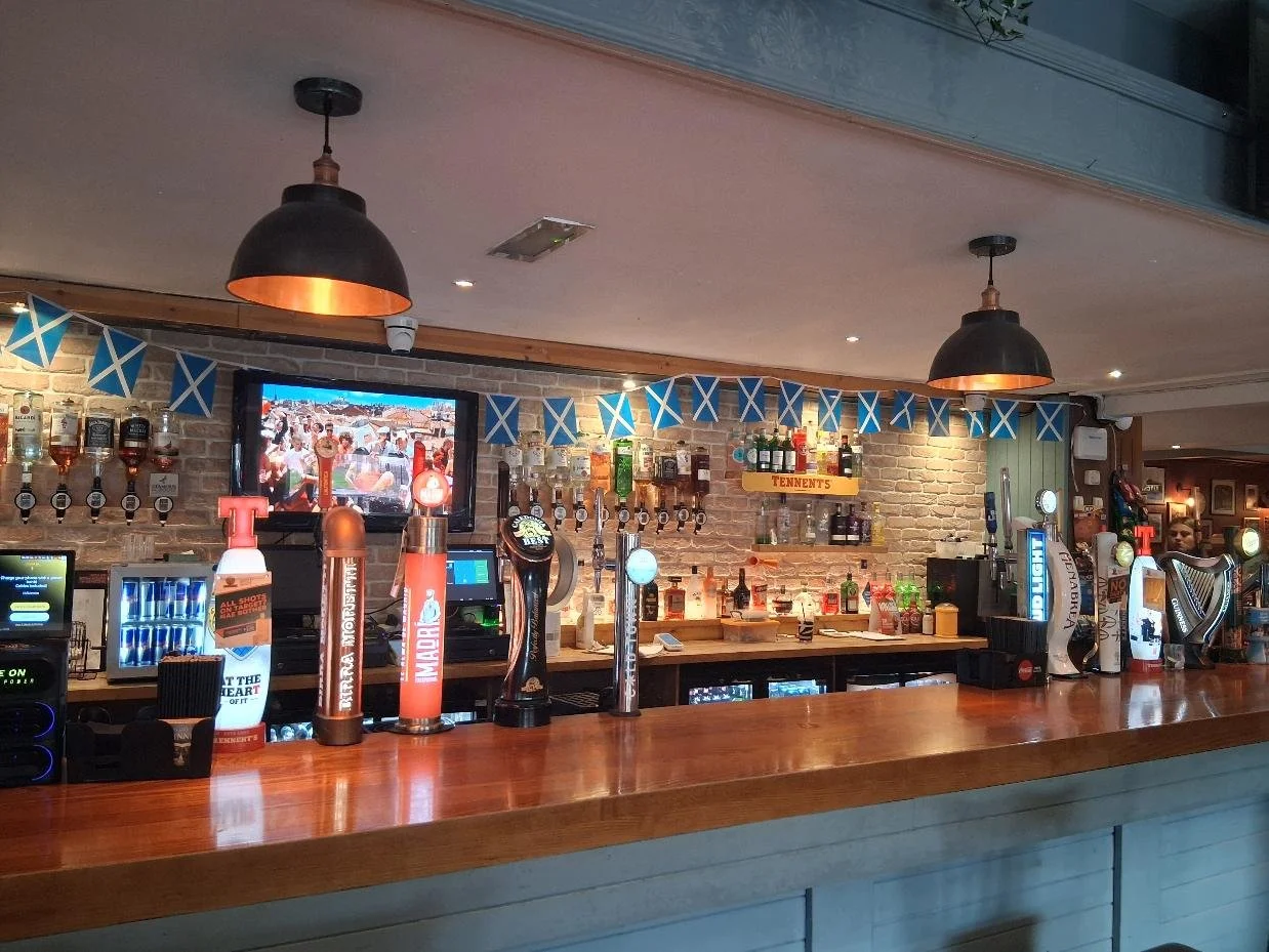 The Montford, Glasgow - bar counter