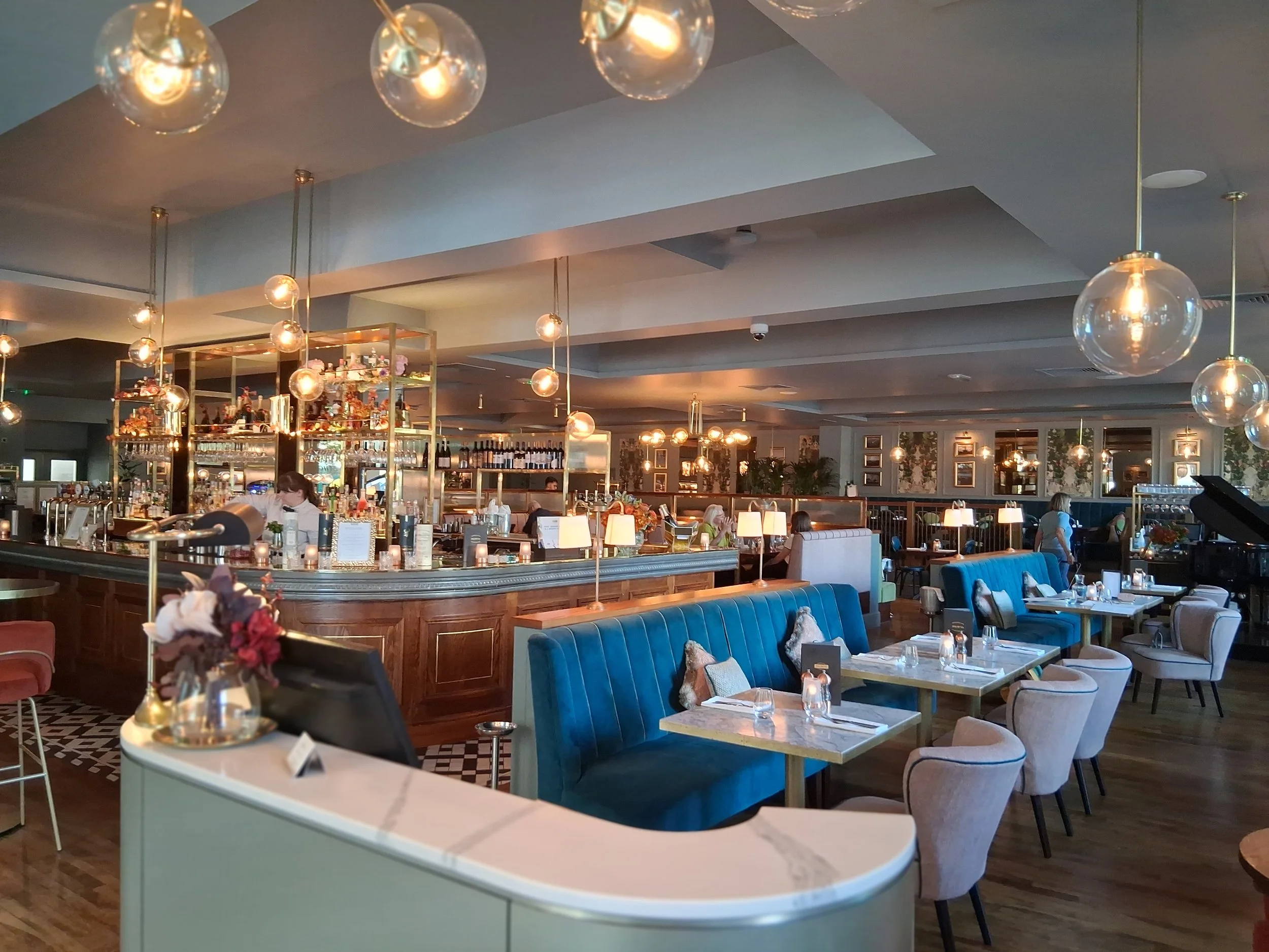 Brown's , Glasgow - large rectangular servery