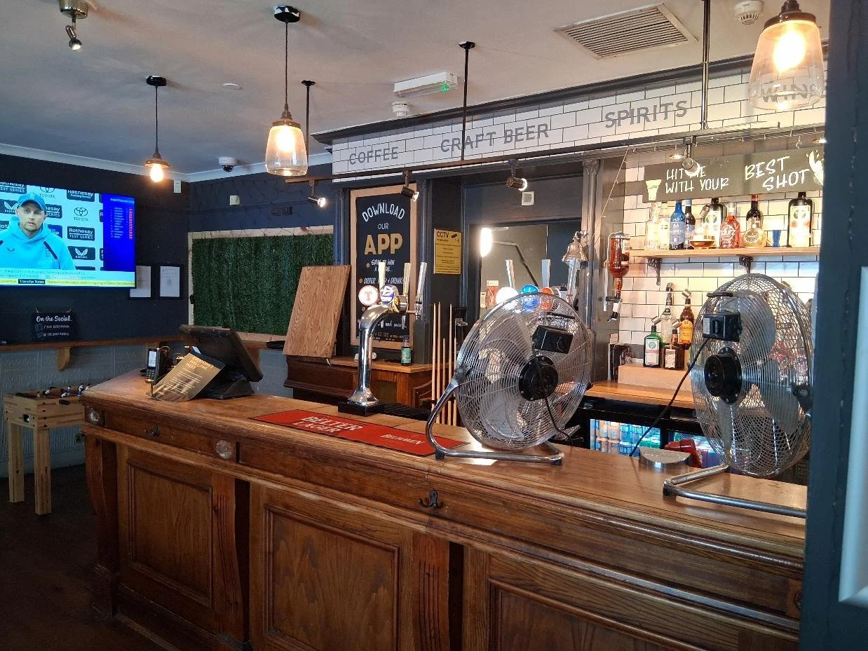 The Beechwood, Glasgow - left side servery