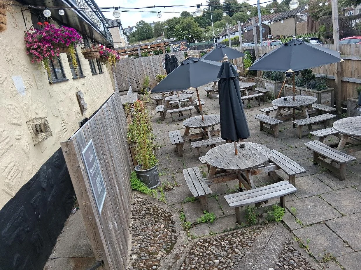 The Beechwood, Glasgow - looking down into front outside seating