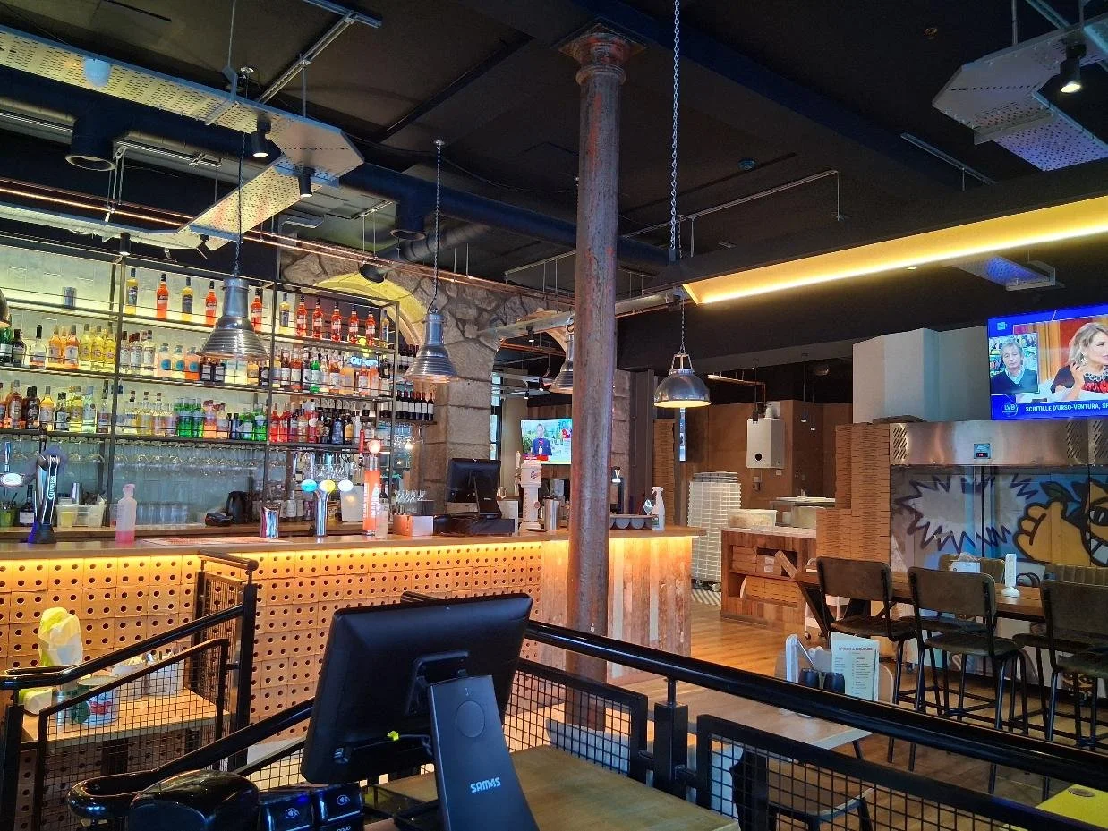 Sano, Glasgow - servery from front door