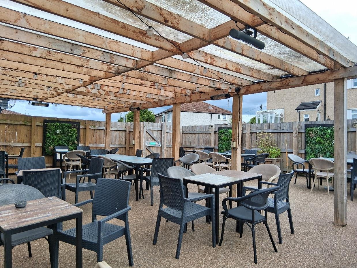 The Beechwood, Glasgow - side outside seating