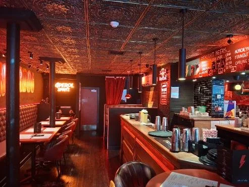 Thuderdog, Glasgow - left side room