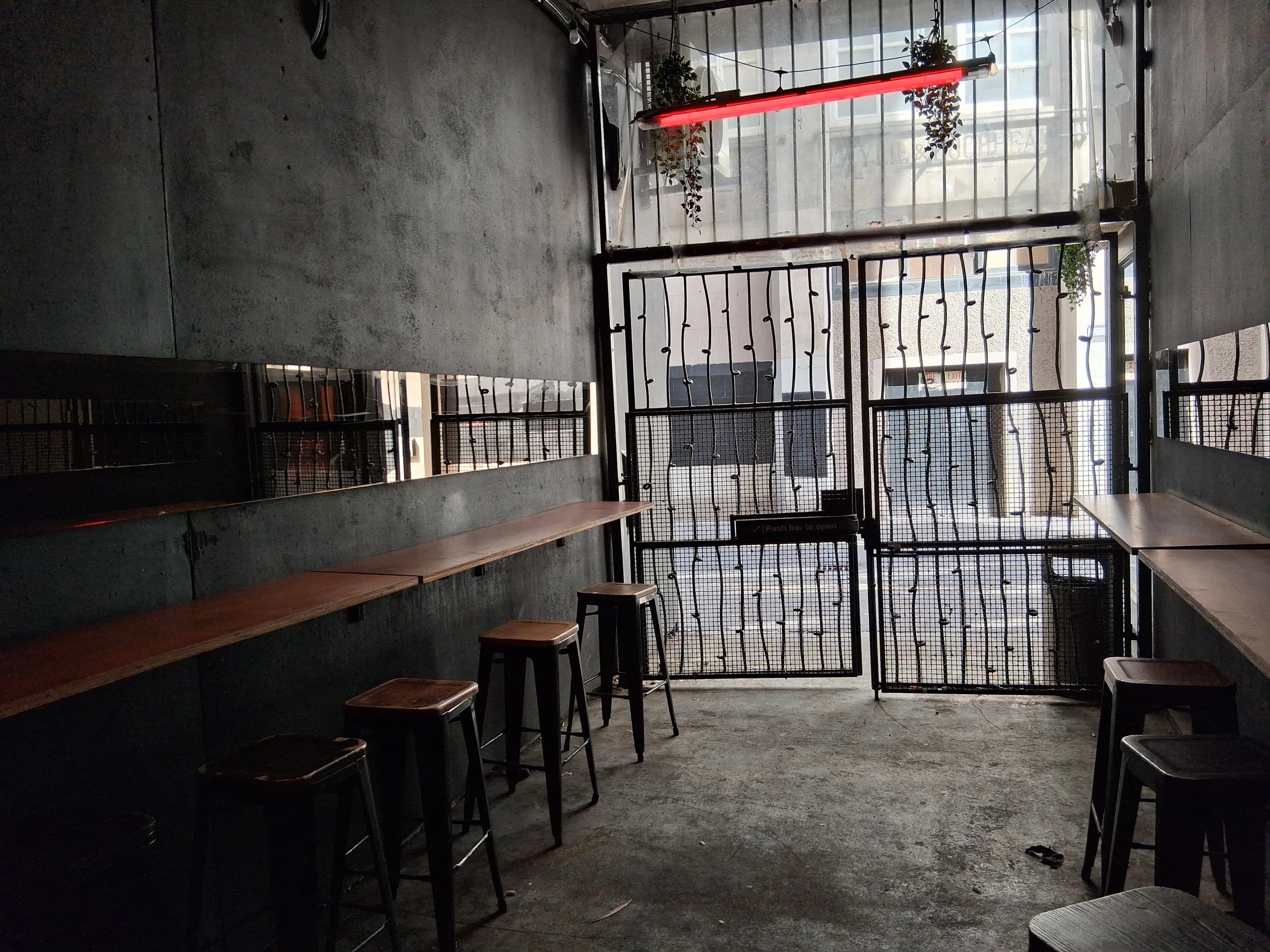 Tingle Bar, Glasgow - outside alley