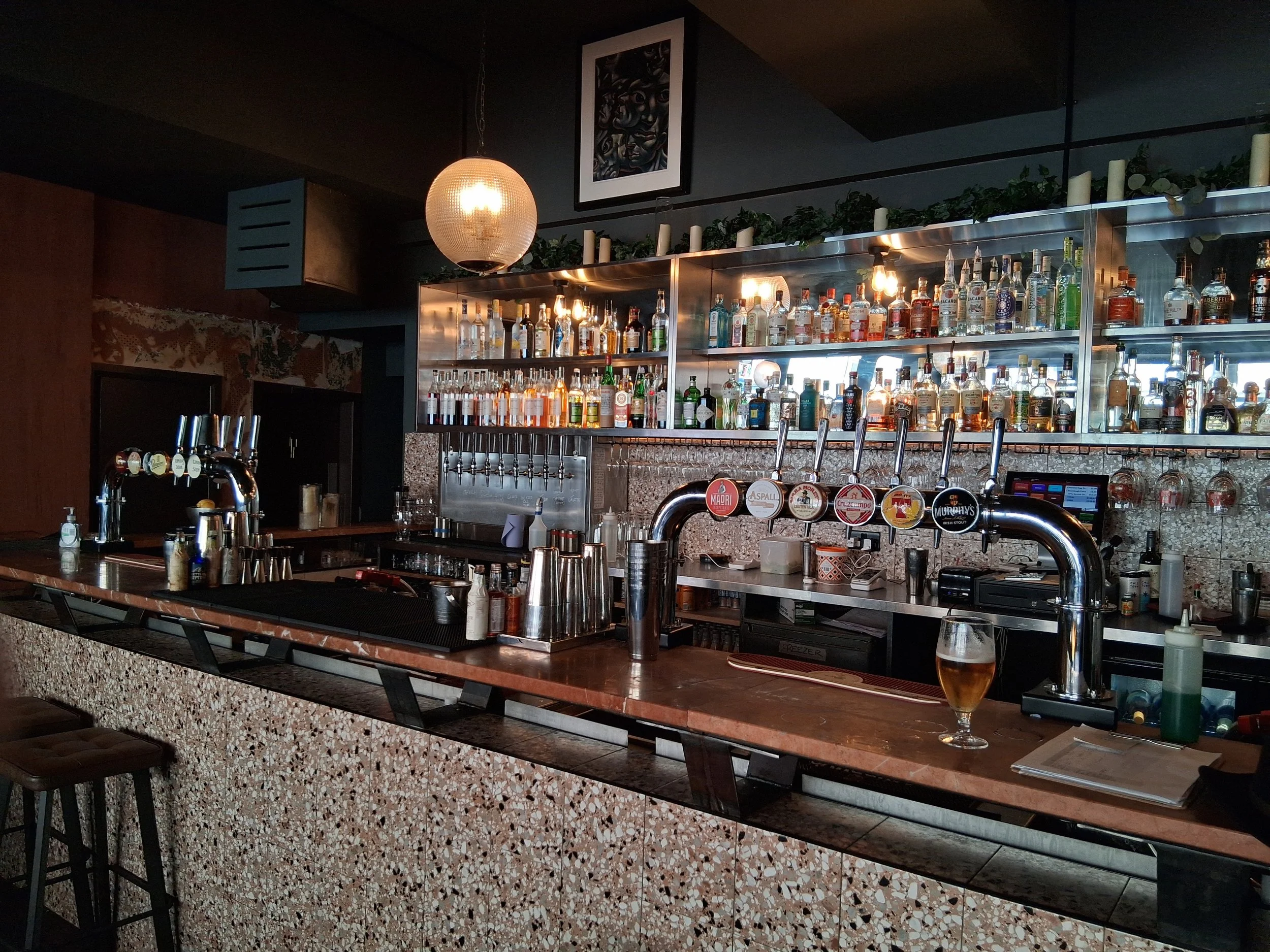 Tabacs, Queens Park, Glasgow - servery