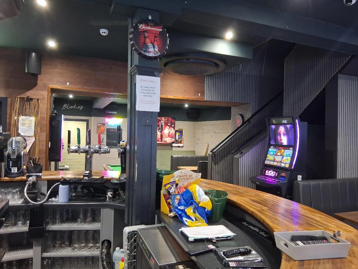The Tavern Bar, Glasgow - servery curling round