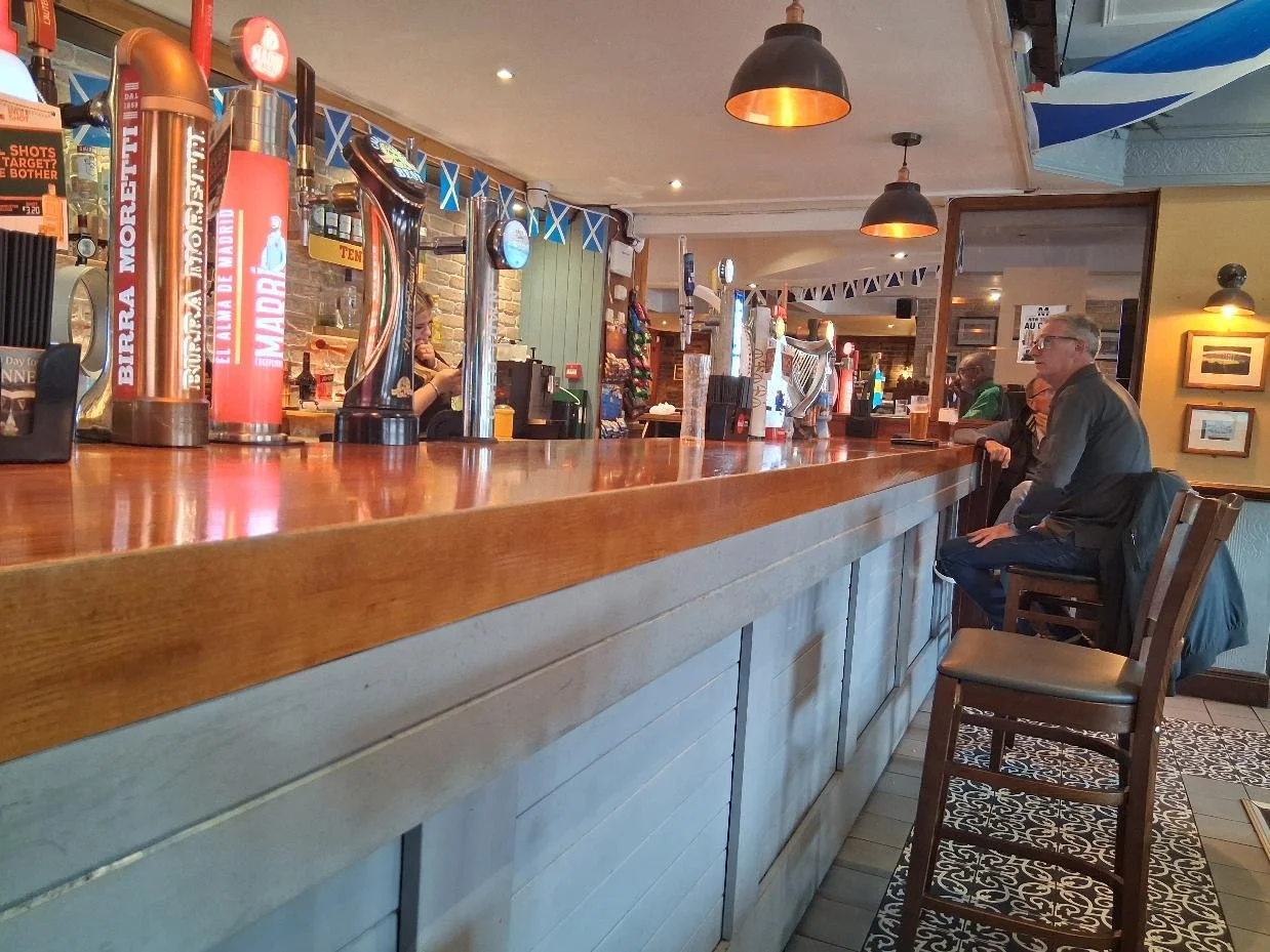 The Montford, Glasgow - bar counter and into lounge