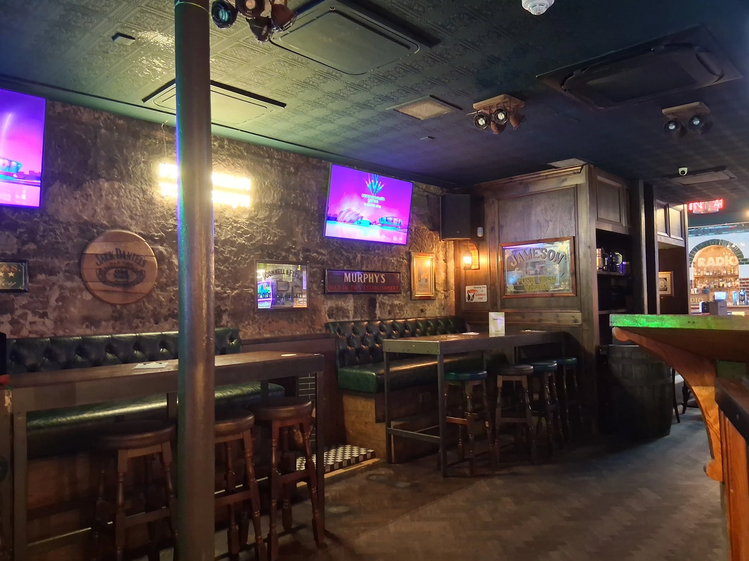 Radio, Glasgow, cosy front bar