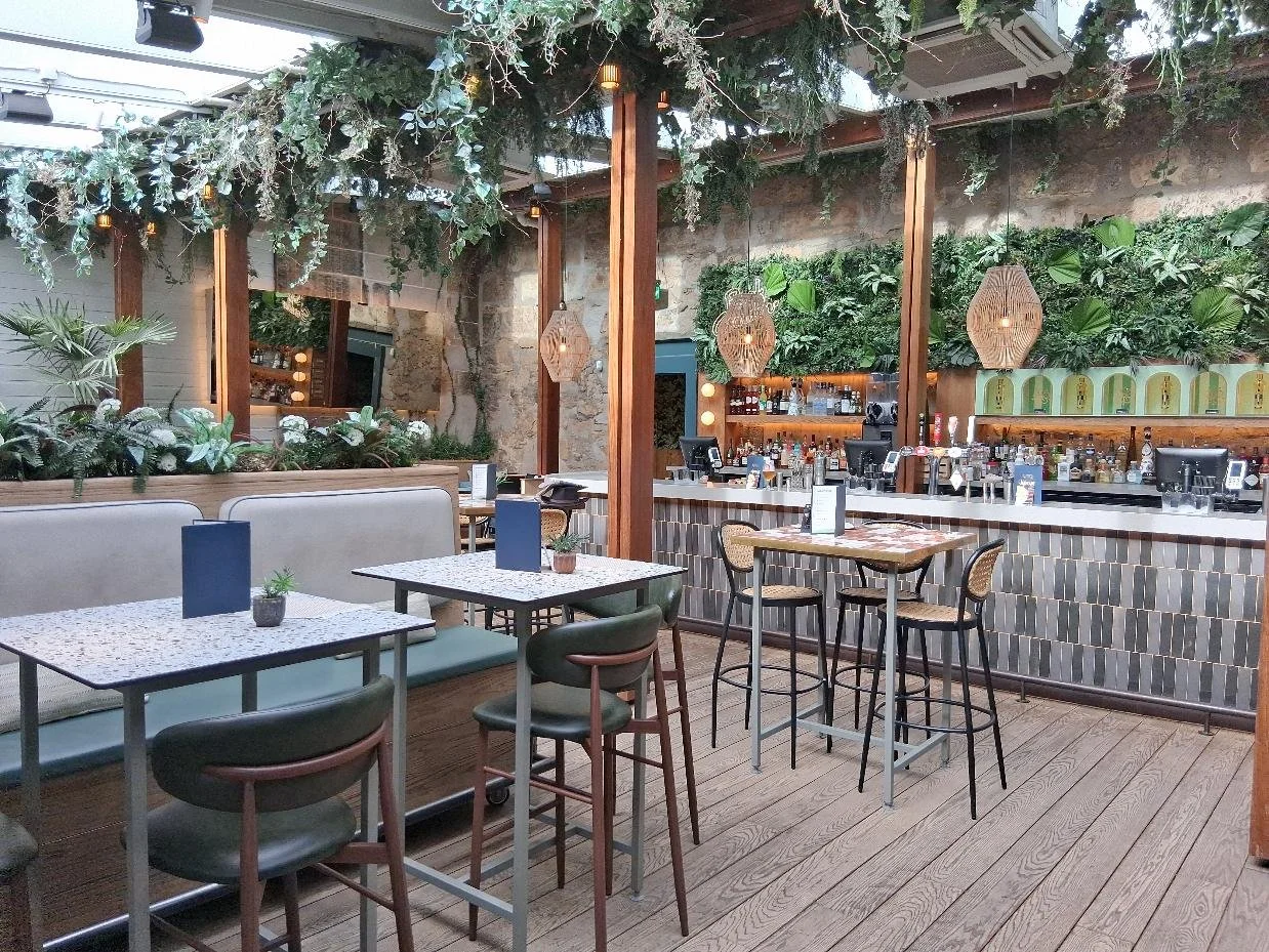 Kong, Glasgow - servery