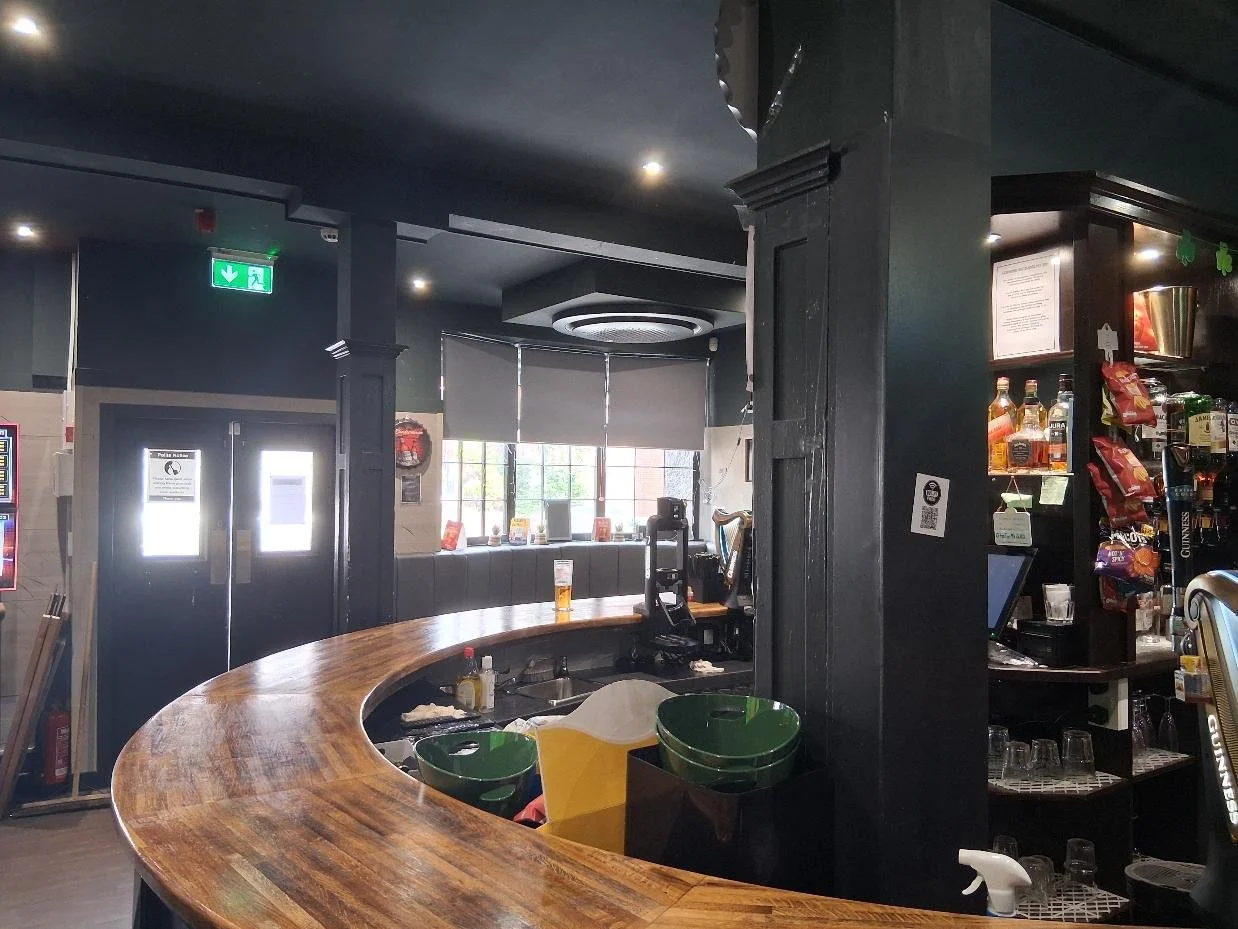 The Tavern Bar, Glasgow - servery looking at entrance