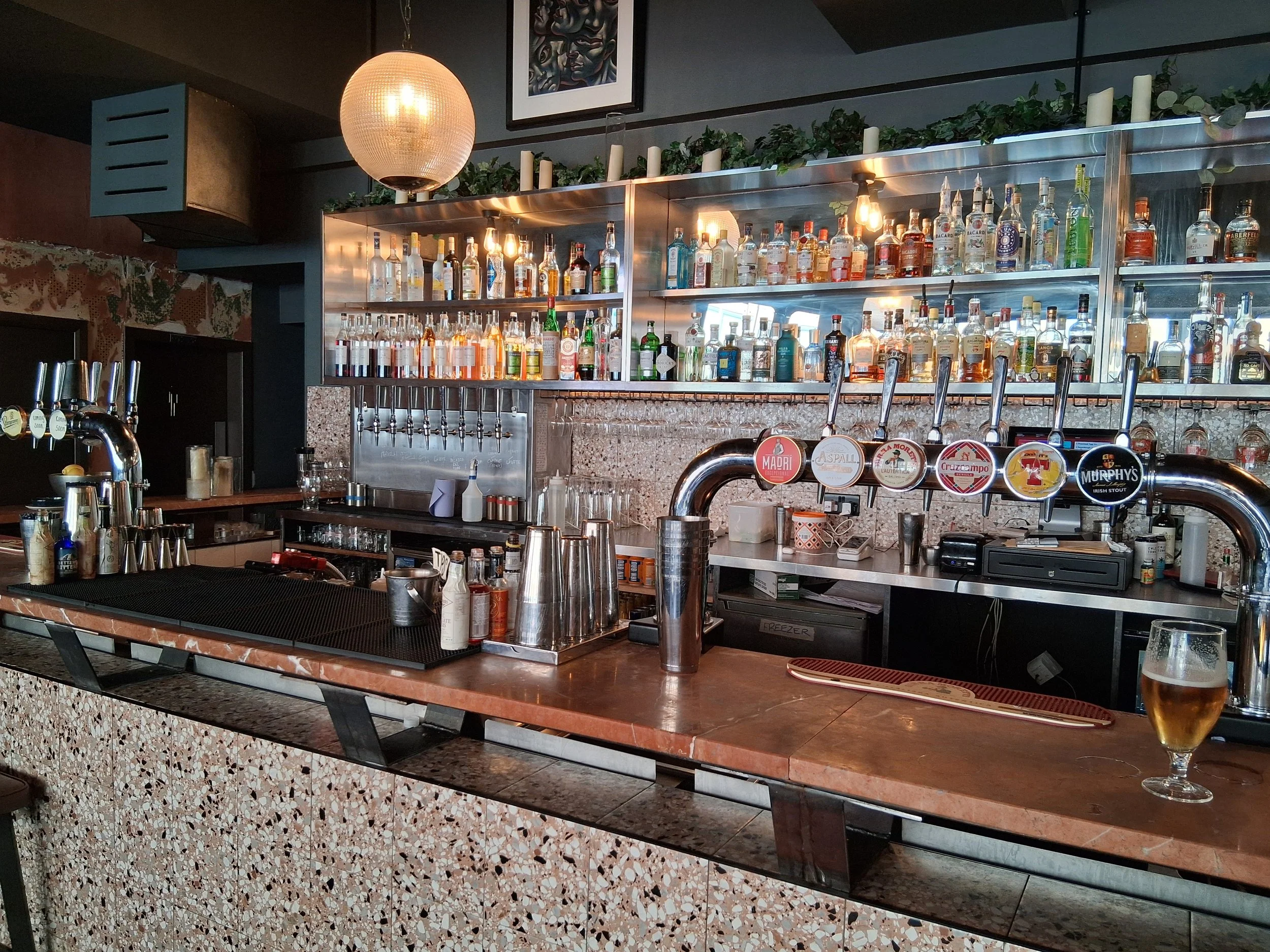 Tabacs, Queens Park, Glasgow - servery