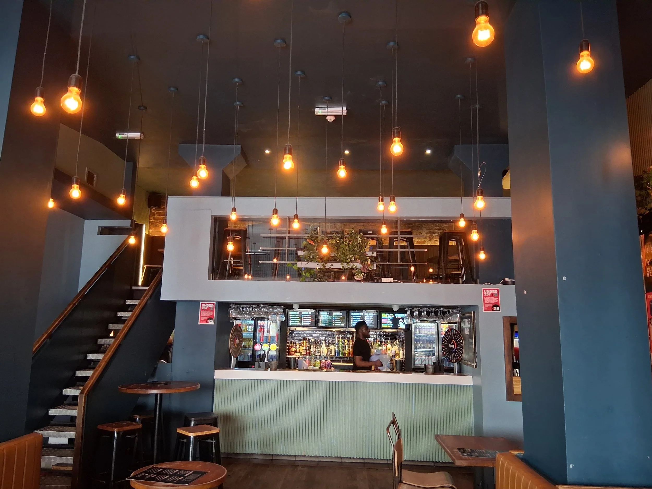 Tingle Bar, Glasgow - servery &