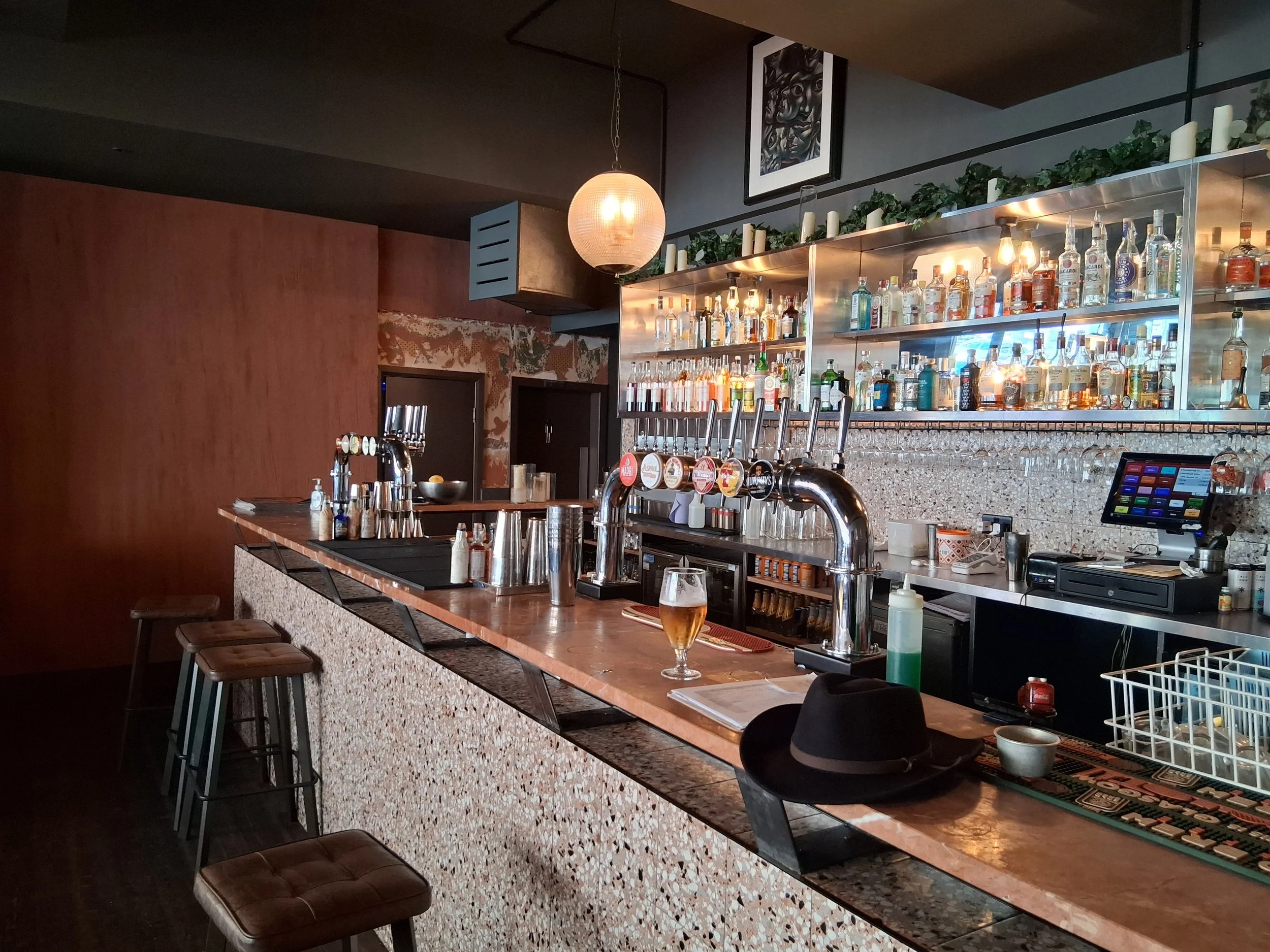 Tabacs, Queens Park, Glasgow - servery