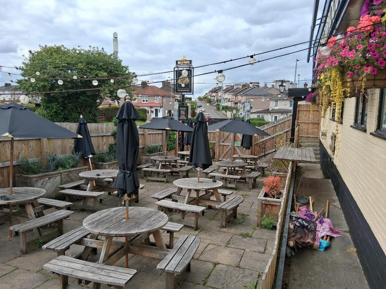 The Beechwood, Glasgow - front outside seating
