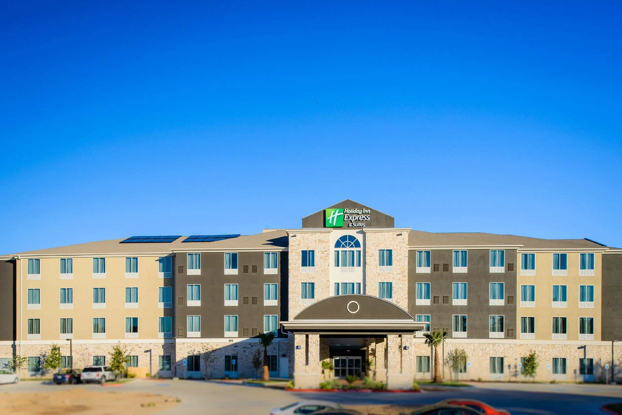 holiday-inn-express-and-suites-austin-4297897365-original.jpeg