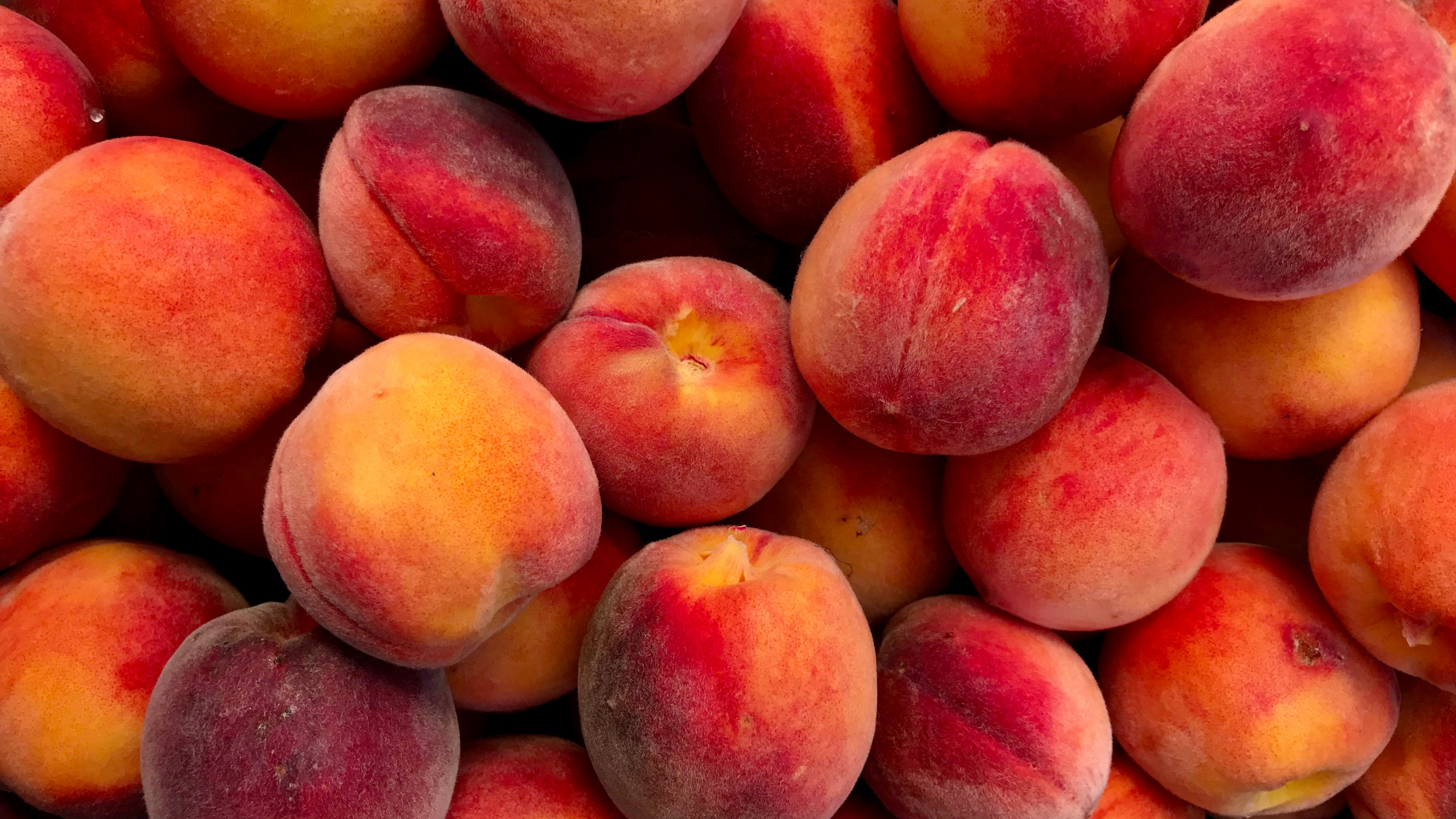 a bunch of peaches