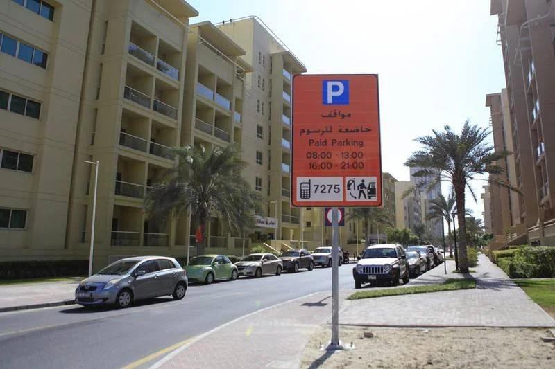 #017 - Estacionamento público em Dubai agora livre aos domingos