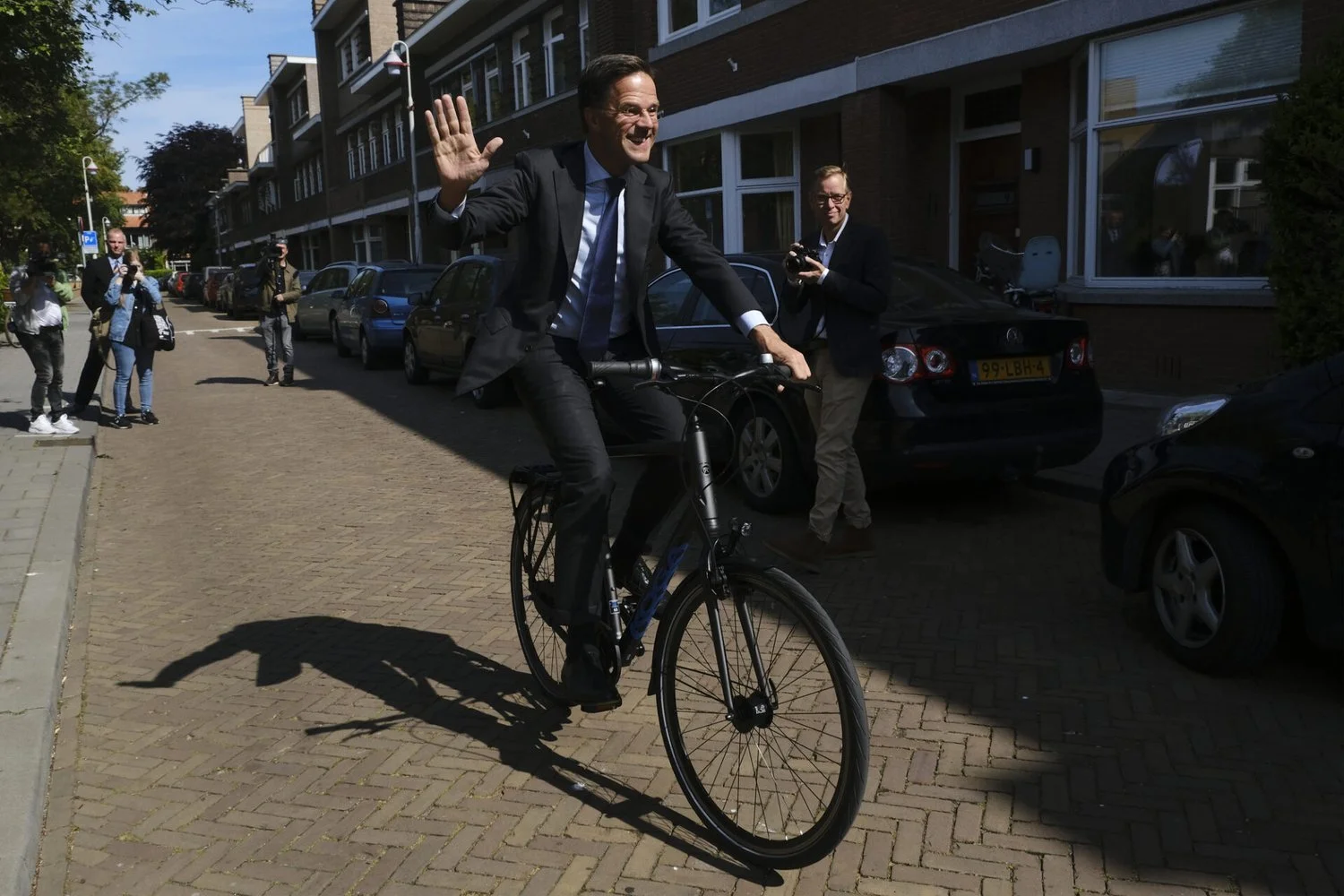#021 - A Holanda proíbe carros aos domingos para reduzir as emissões de CO2 e economizar combustível