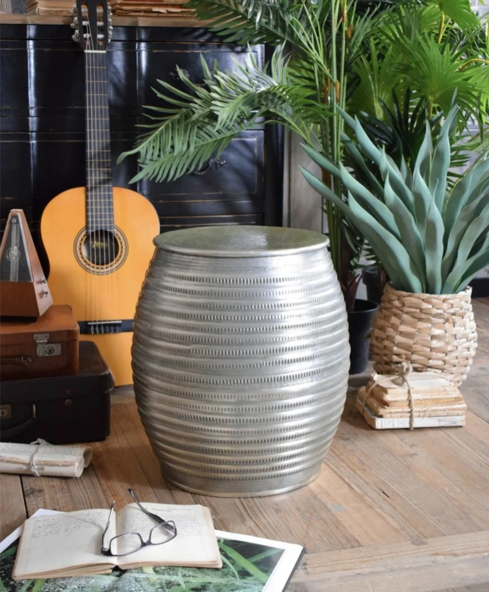 Sgabello in alluminio lavorato