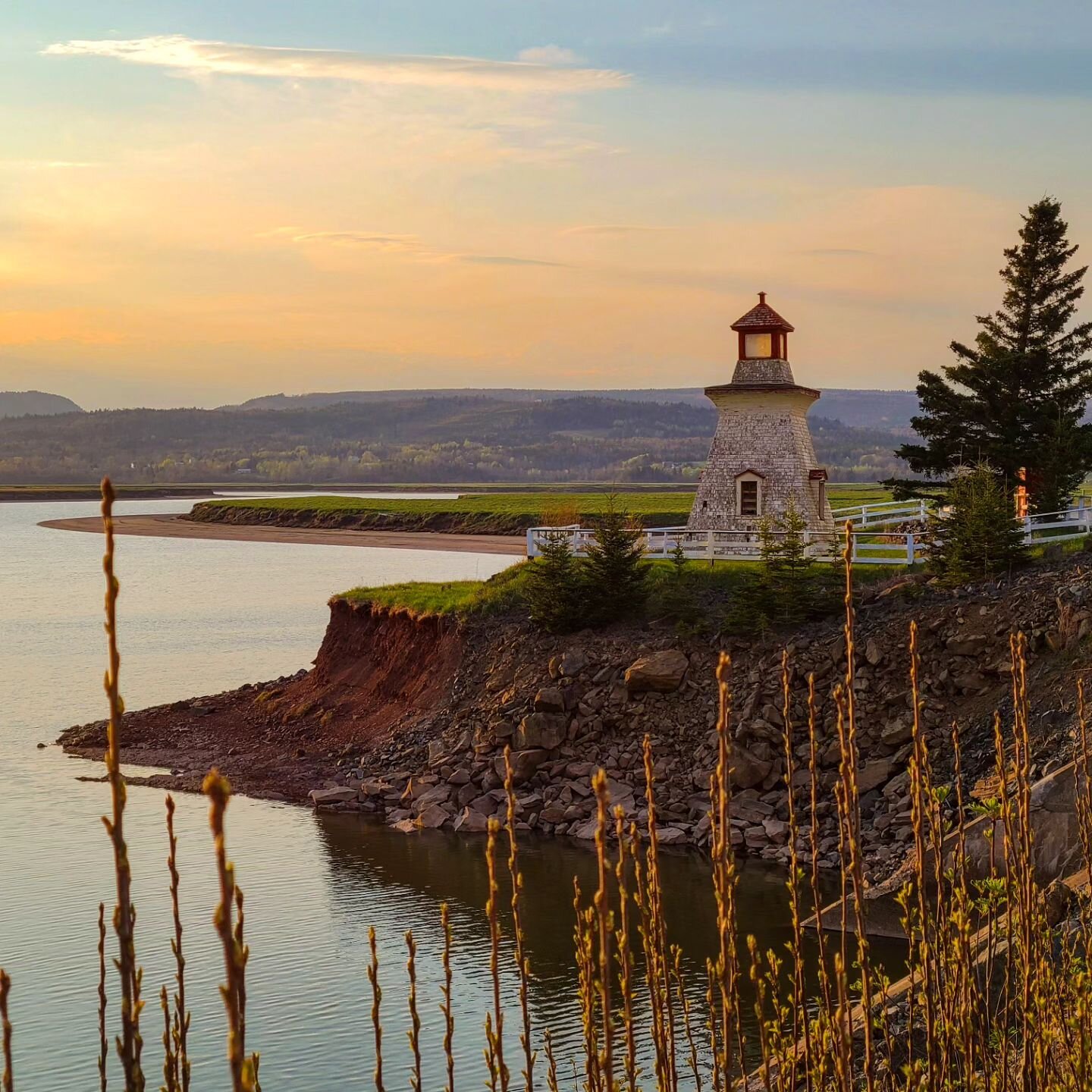 Anderson Hollow Lighthouse. The 1903 iteration of a light tower initially erected in 1889 at Anderson&rsquo;s Hollow, Chignecto Channel
.
The first two lighthouses were destroyed by storms. This tower remained until circa 1949
.
Since then, it's been