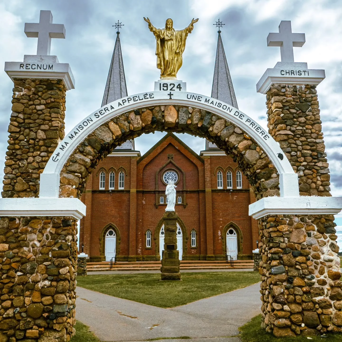 ⛪ Our Lady of Mount Carmel Catholic Parish

⛪ An unexpectedly large church in a rural area

🌊 I came upon it on a leisurely exploration of PEI's coasts

📸  I very much admired the symmetry of this architecture. But, perfectly centering a subject is