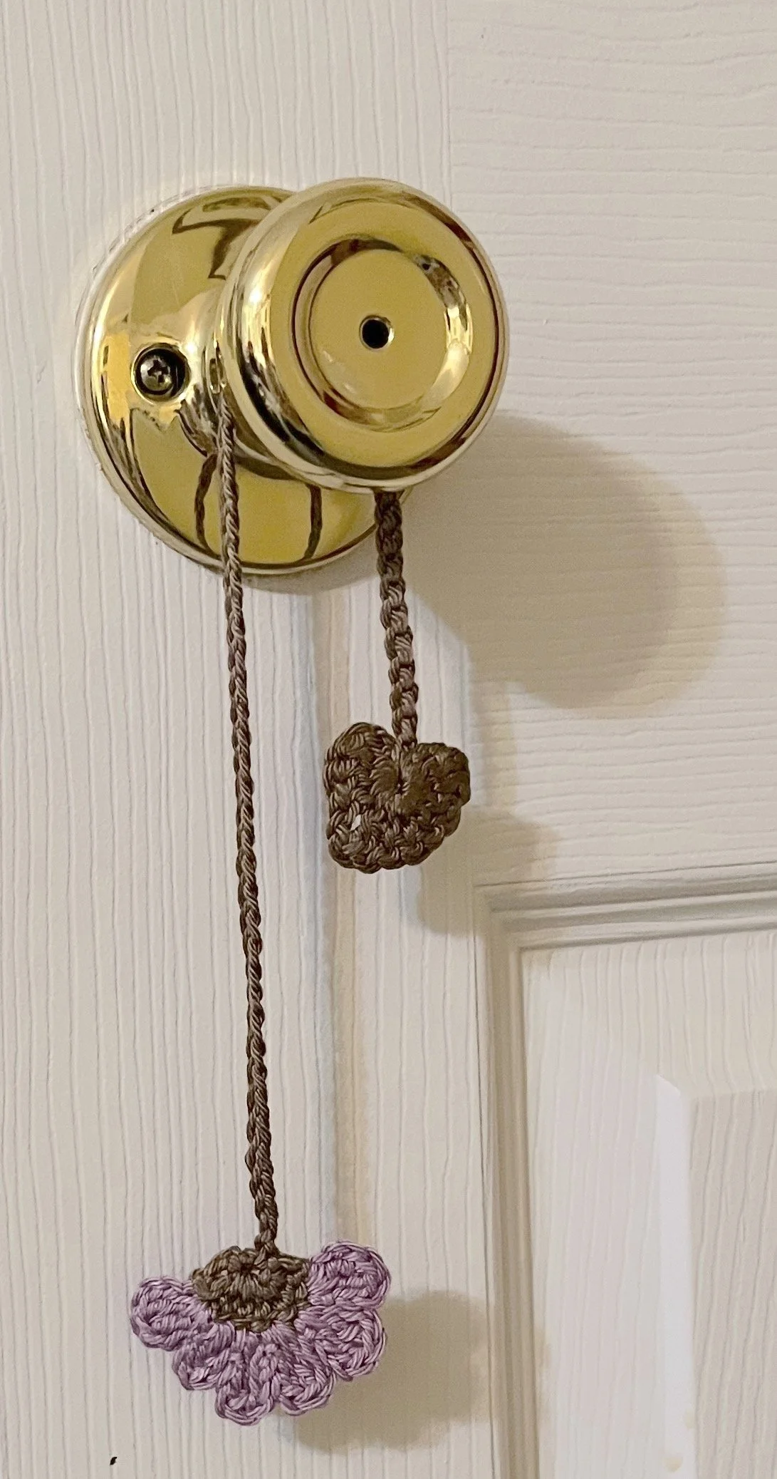 Wendy gave me this beautiful bookmark she crocheted herself!