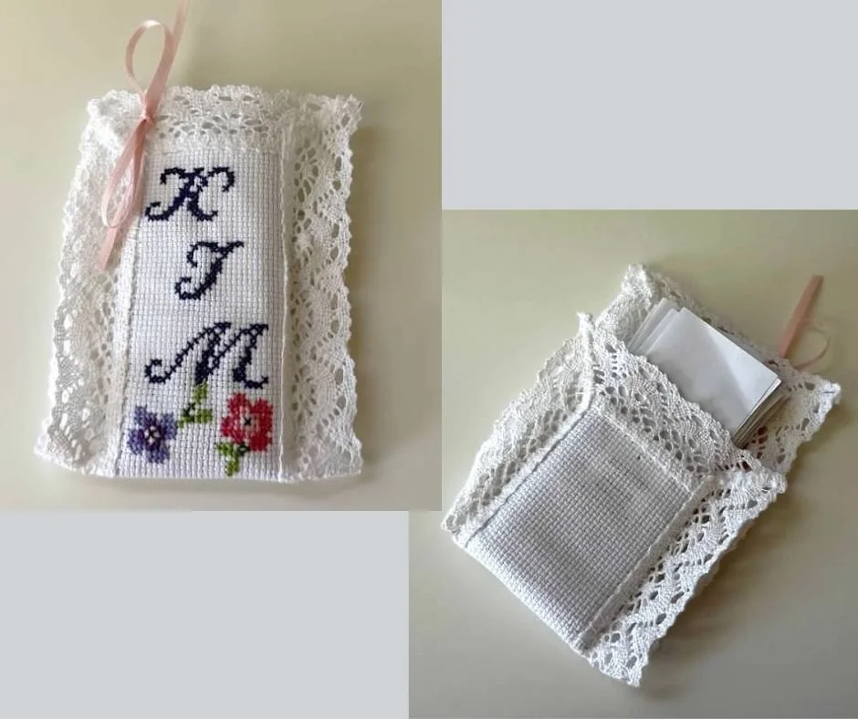 A member of the  LLI (Lifelong Learning Institute) Literary and Treats Society in North Aurora, Illinois created this charming bookmark filled with notes to thank their group leader, Kim. 