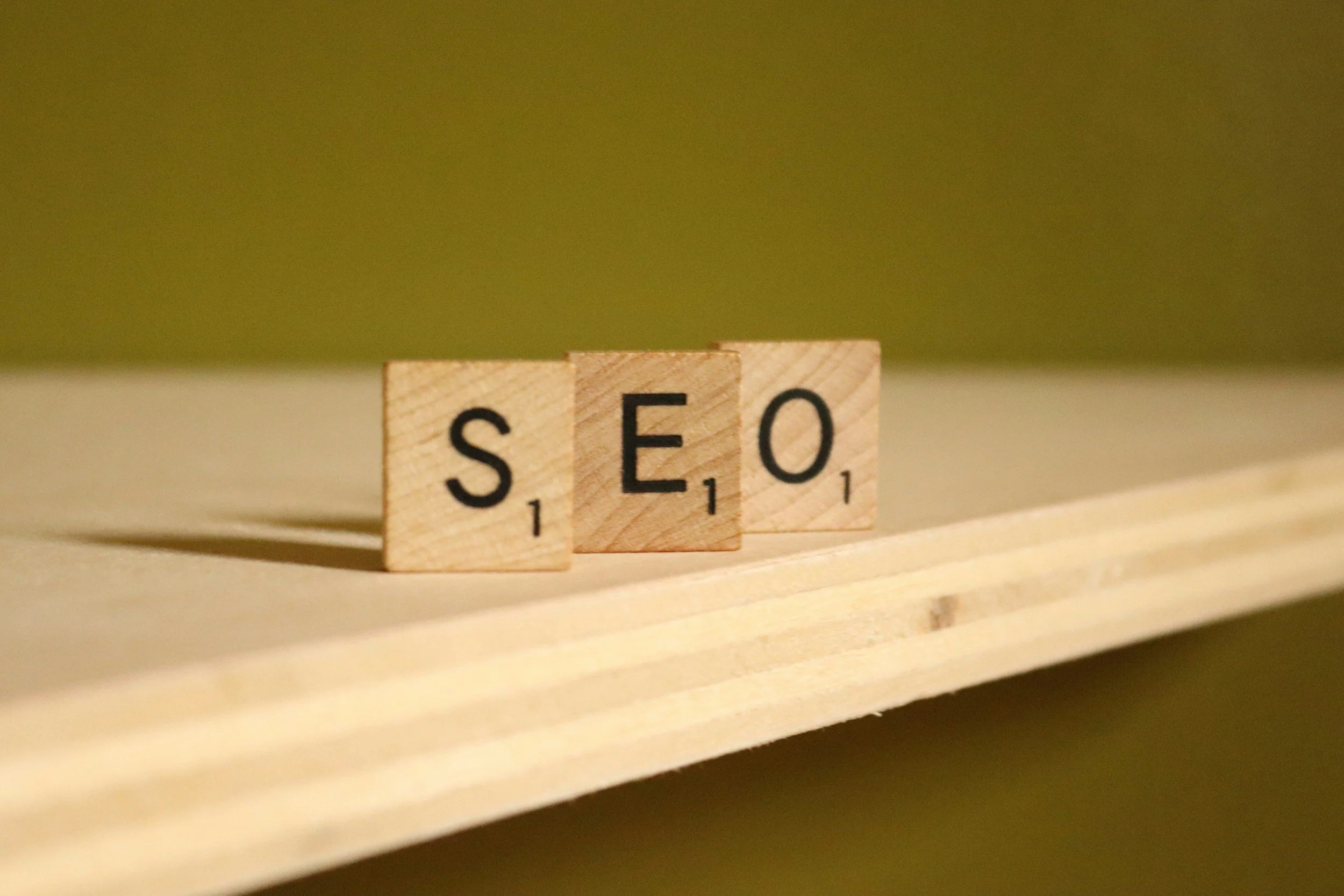 Wooden tiles spelling "SEO" on a shelf.