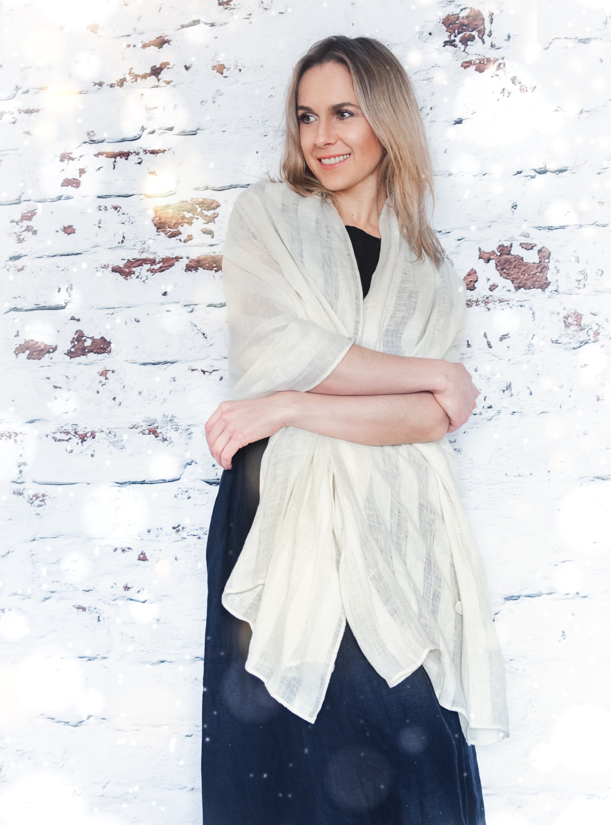 White Scarf Wall XMAS_0142.jpg