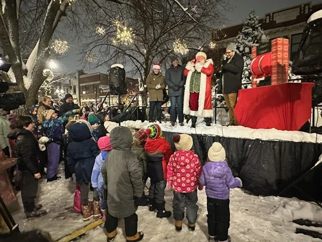 Kinderchor performing.