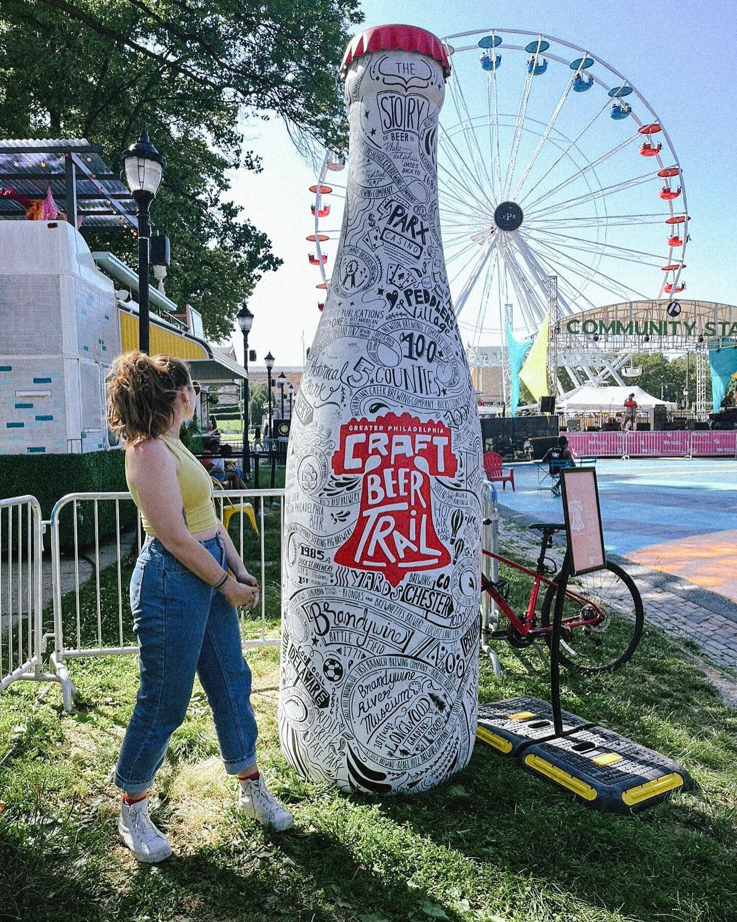 Drink beer, ride the wheel, and checkout this giant bottle I got to help create @theovalphl right in front of the Art Museum 🍻🎡
*
*
*
#beergarden #beerfest #graphicdesigner #illustrator #femaletattooartist #visitphilly #philadelphia #muralart