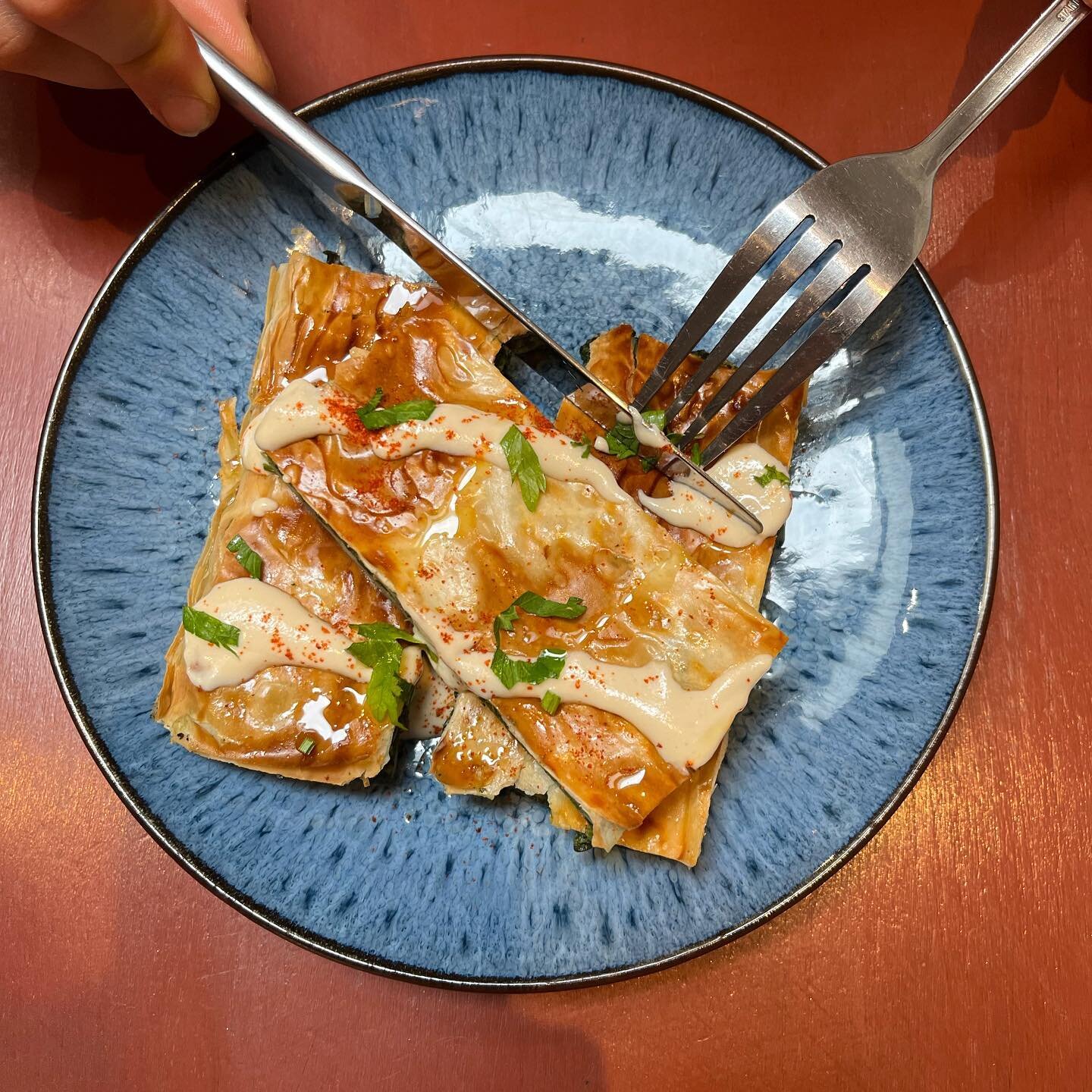 Here at Jakobs, we guarantee our customers that all the fresh vegetables used in our dishes are organically and ethically sourced from our own allotment 🥬🥗

Come down to try our crispy Armenian spinach pie, best served with tahini for lunch or a li