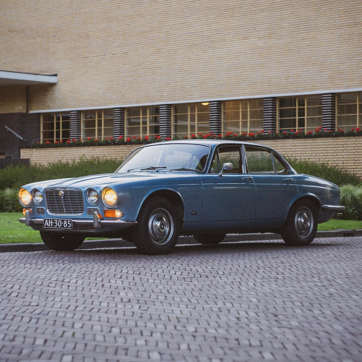 [🐆Jaguar XJ6 Series 1] The car that leaped Jaguar forward in the 1960&rsquo;s. The first of the XJ model line that would be the flagship for many years to come.

This particular example was born in May 1972 and sold on June 1972 in Paris, France. 

