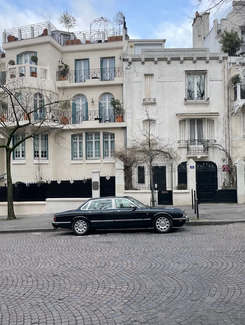 [Paris Hunt🇫🇷] Paris Watch Weekend, the city of the most exclusive jewelers in the world.
Forget the Swiss for a moment&hellip; we&rsquo;re here for French watch cases ✨

From the @timeonshow.official , admiring the best the Dutch have to offer at 