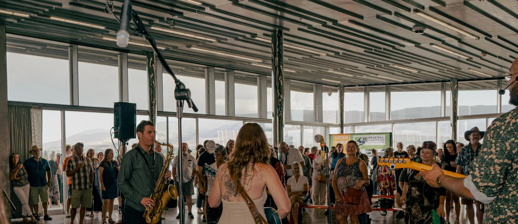 crowd3.jpg
