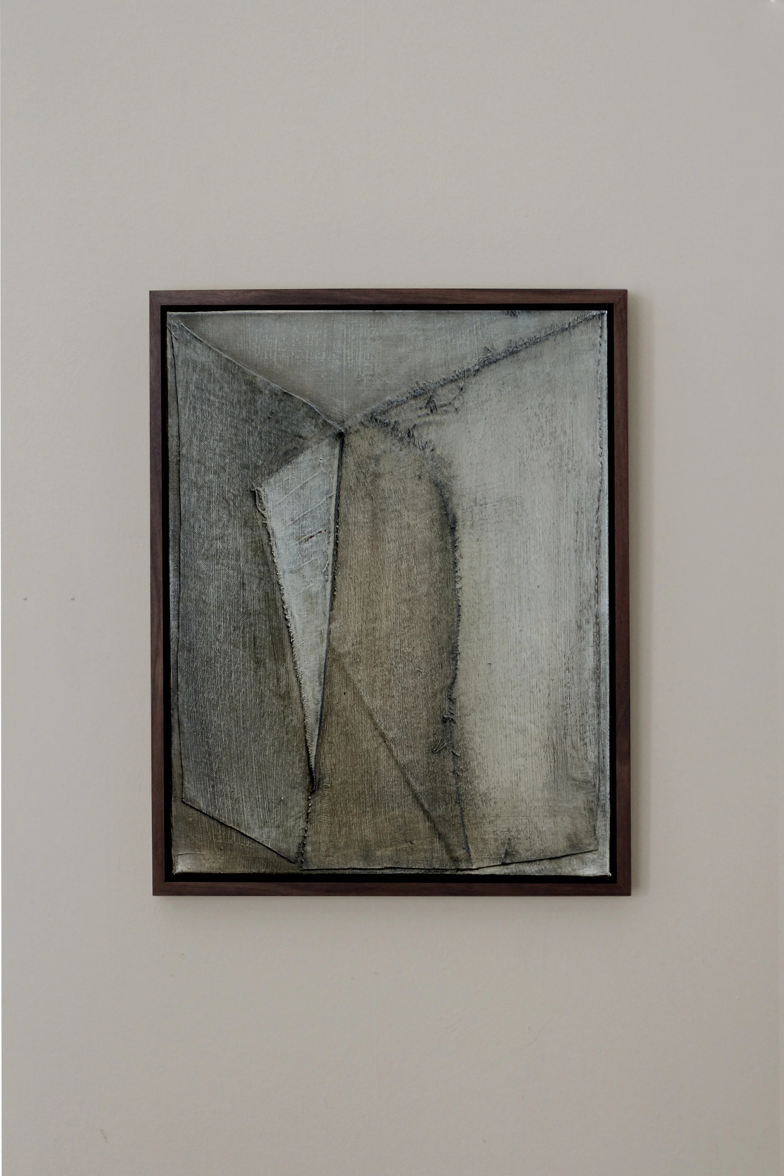 Untitled (2023) | 450mm x 550 mm | Re-cycled linen, acrylic stitch | SOLD