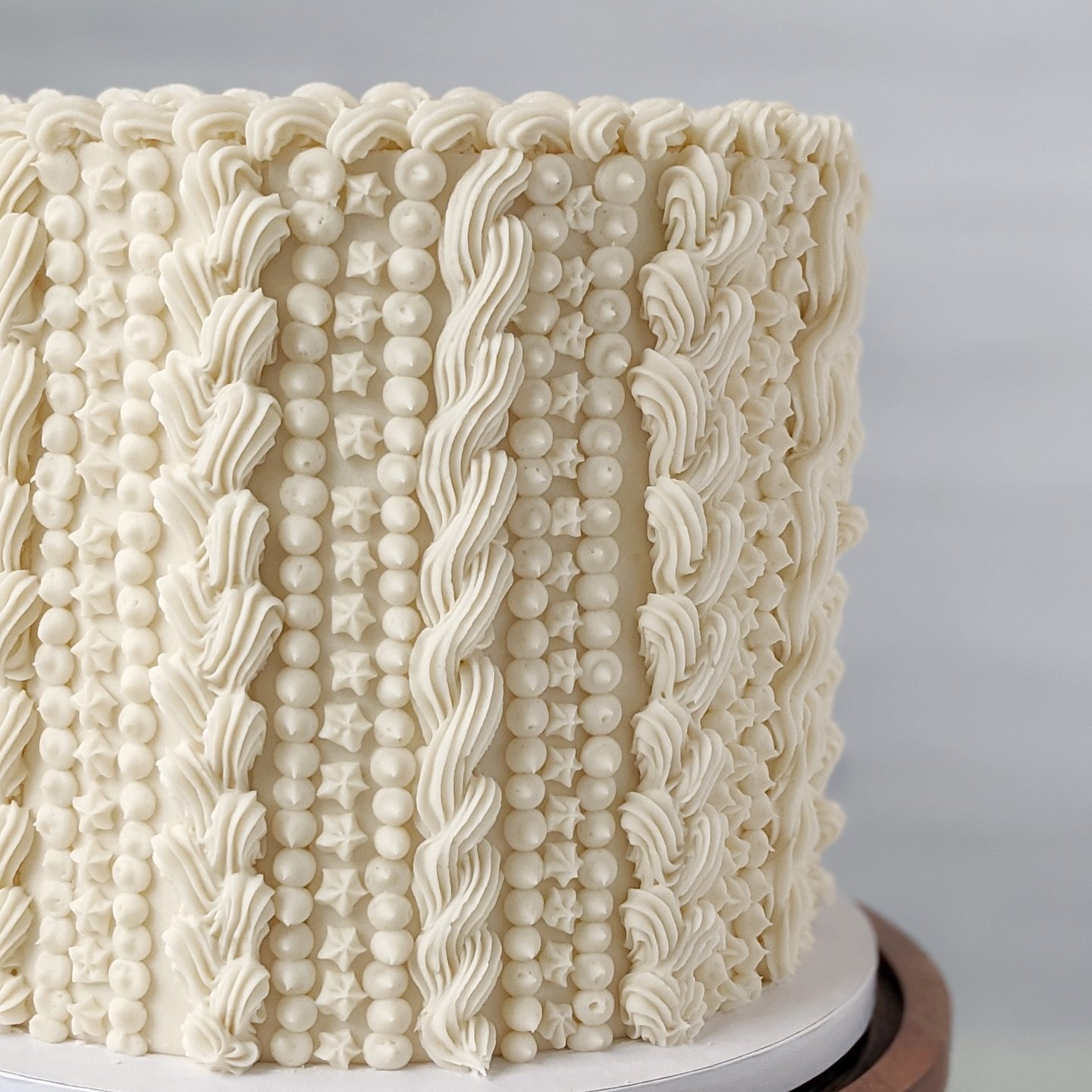 It&rsquo;s officially sweater weather 🧶🧣❄️

#sweatercake #sweaterweather #bostoncakes #bostondesserts #bostonbaker