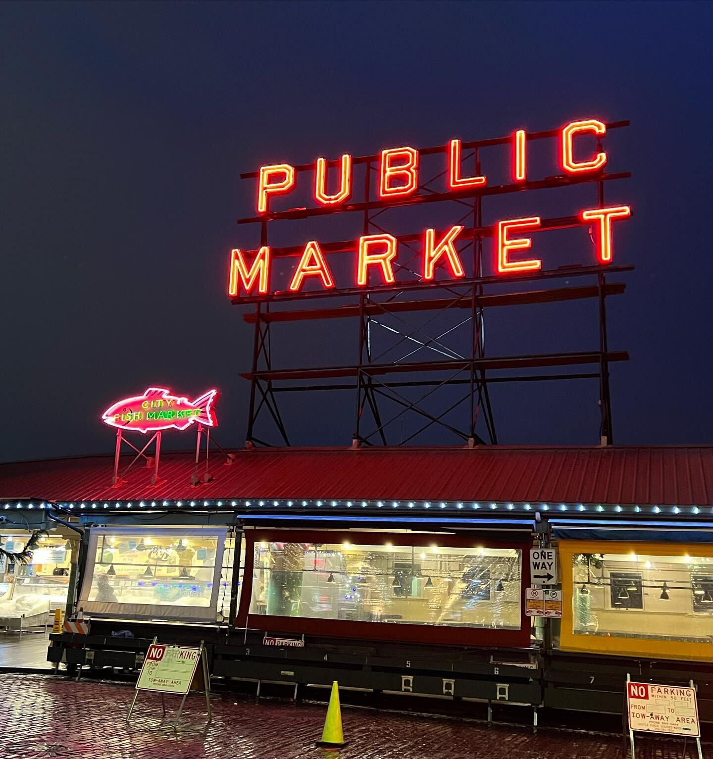 I love wandering down to the market at off-peak times like a Monday evening or Tuesday morning. It&rsquo;s about a 10-minute walk from my apartment so it&rsquo;s a great break from the Zoom meeting marathons to go pick up a little snack or a bouquet 