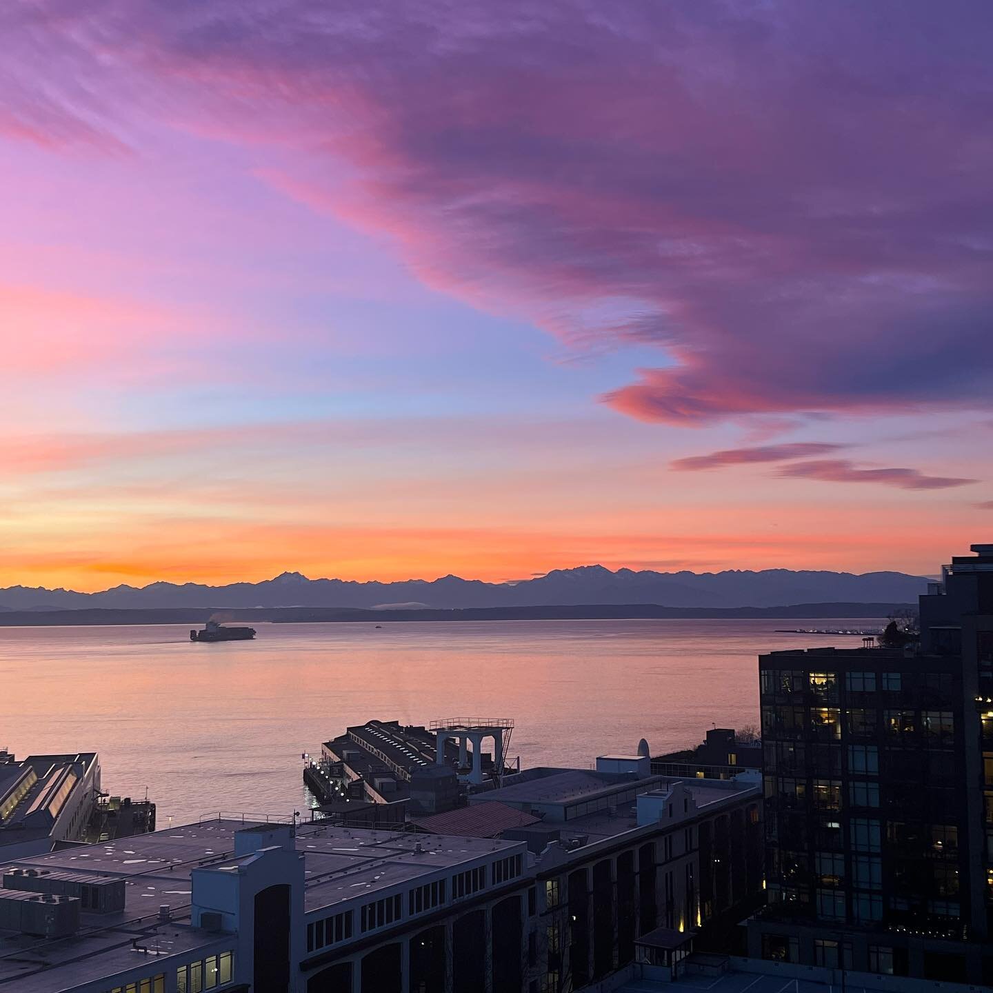 A truly spectacular sunset tonight #seattle #seattlesunset