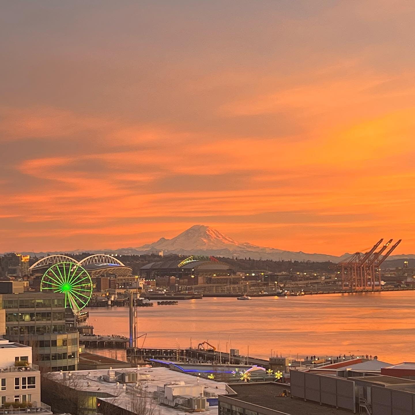 Another gorgeous #seattlesunset 🥰😍🌄🌅