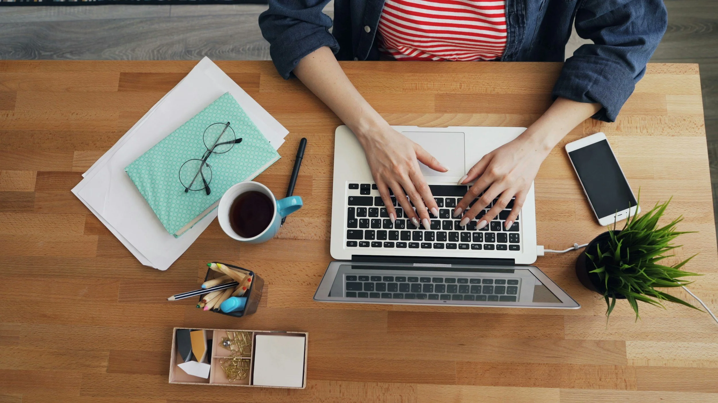Business woman sending a monthly newsletter to her email list.