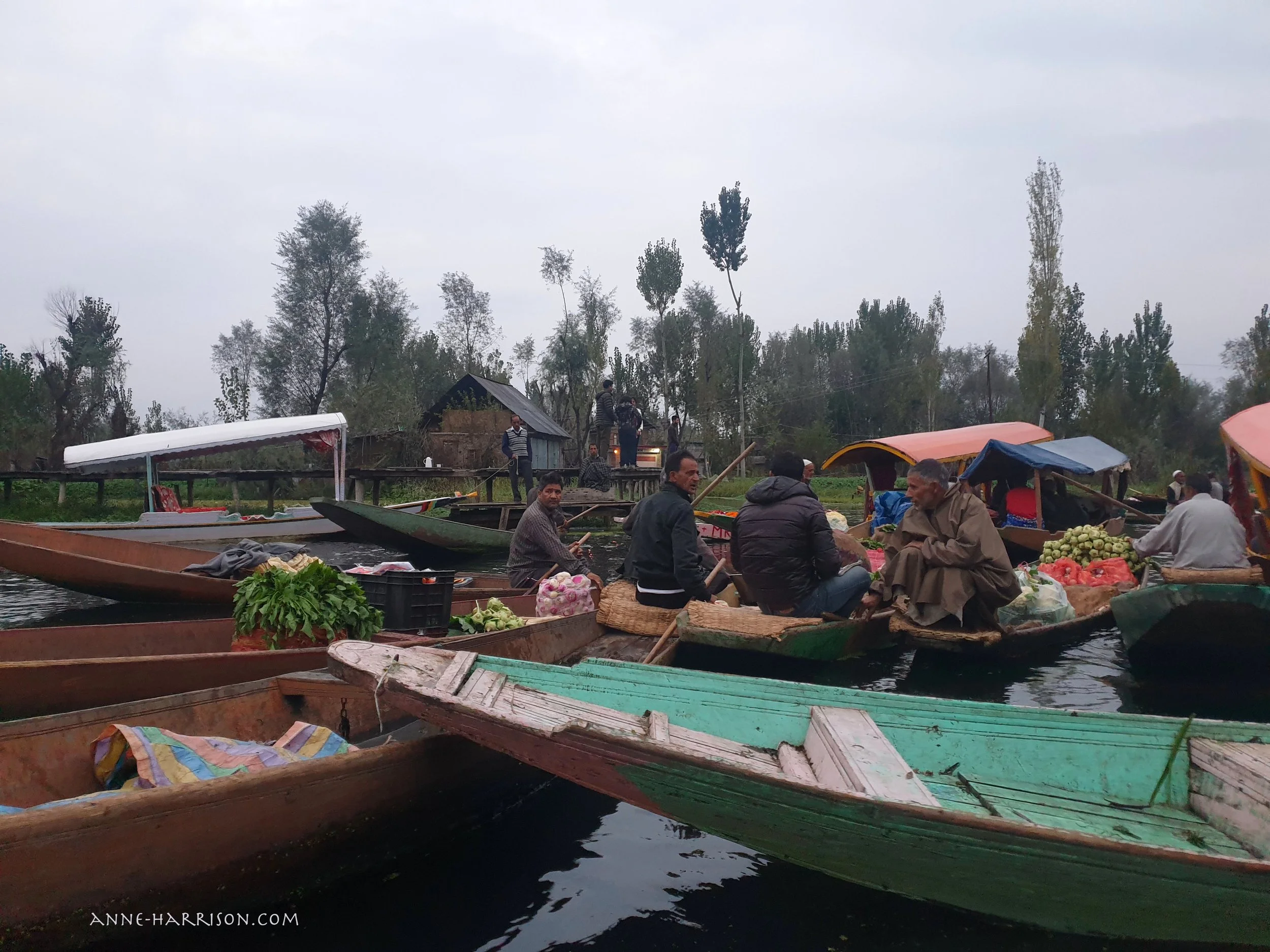 Boats and men clustered together in a floating market