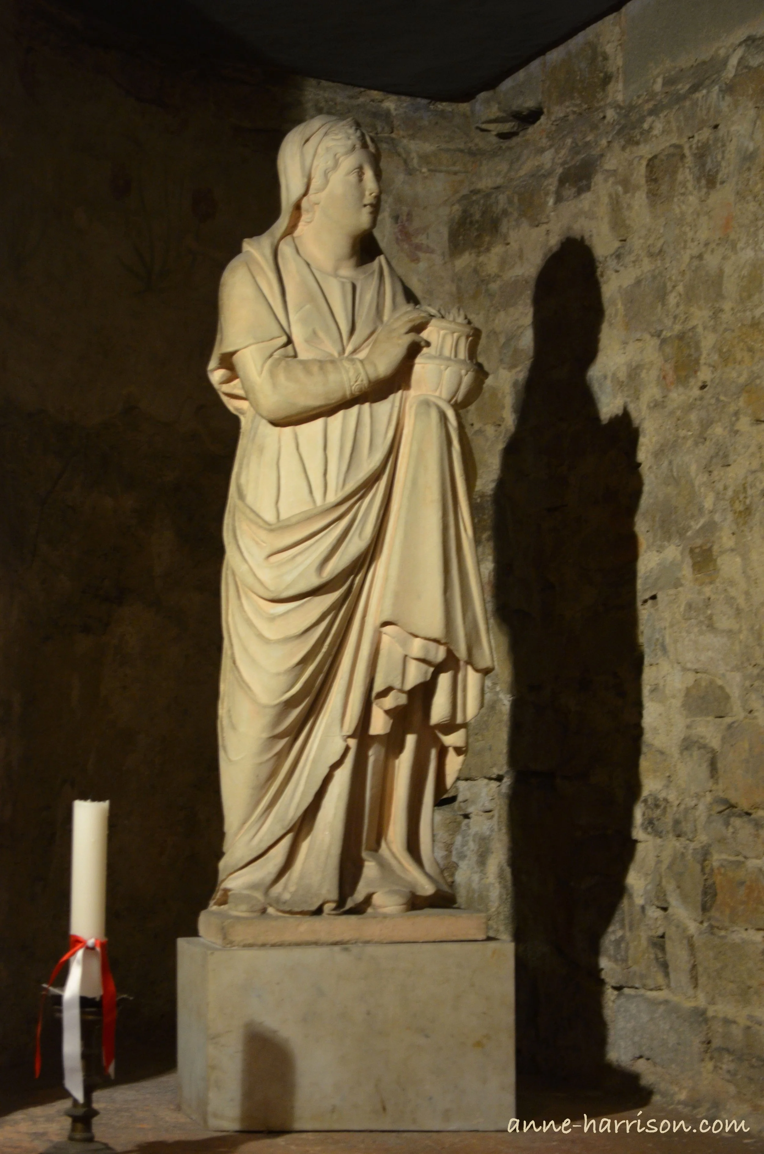Santa Reparata carrying her church