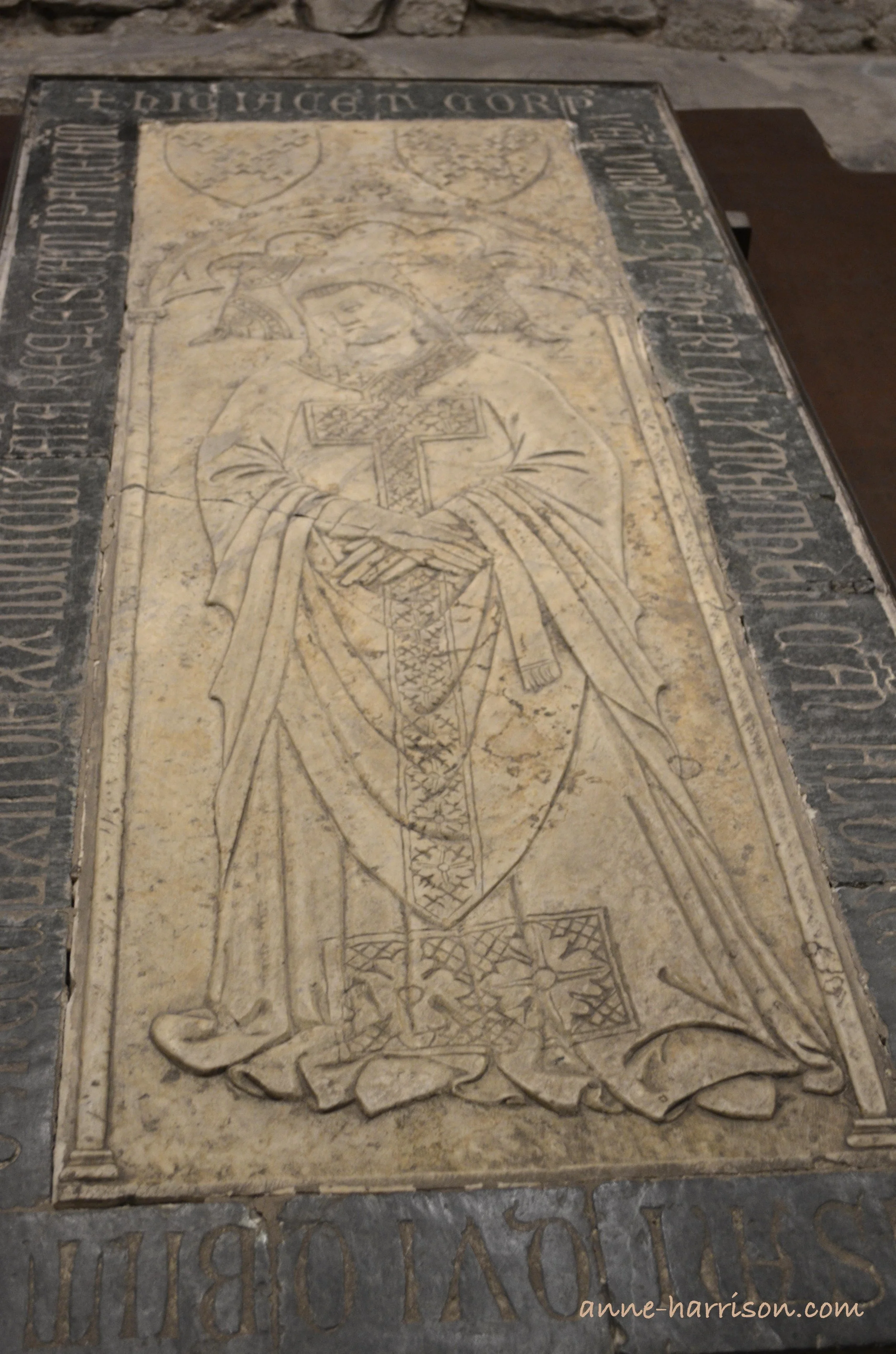 tomb-woman-duomo.jpg