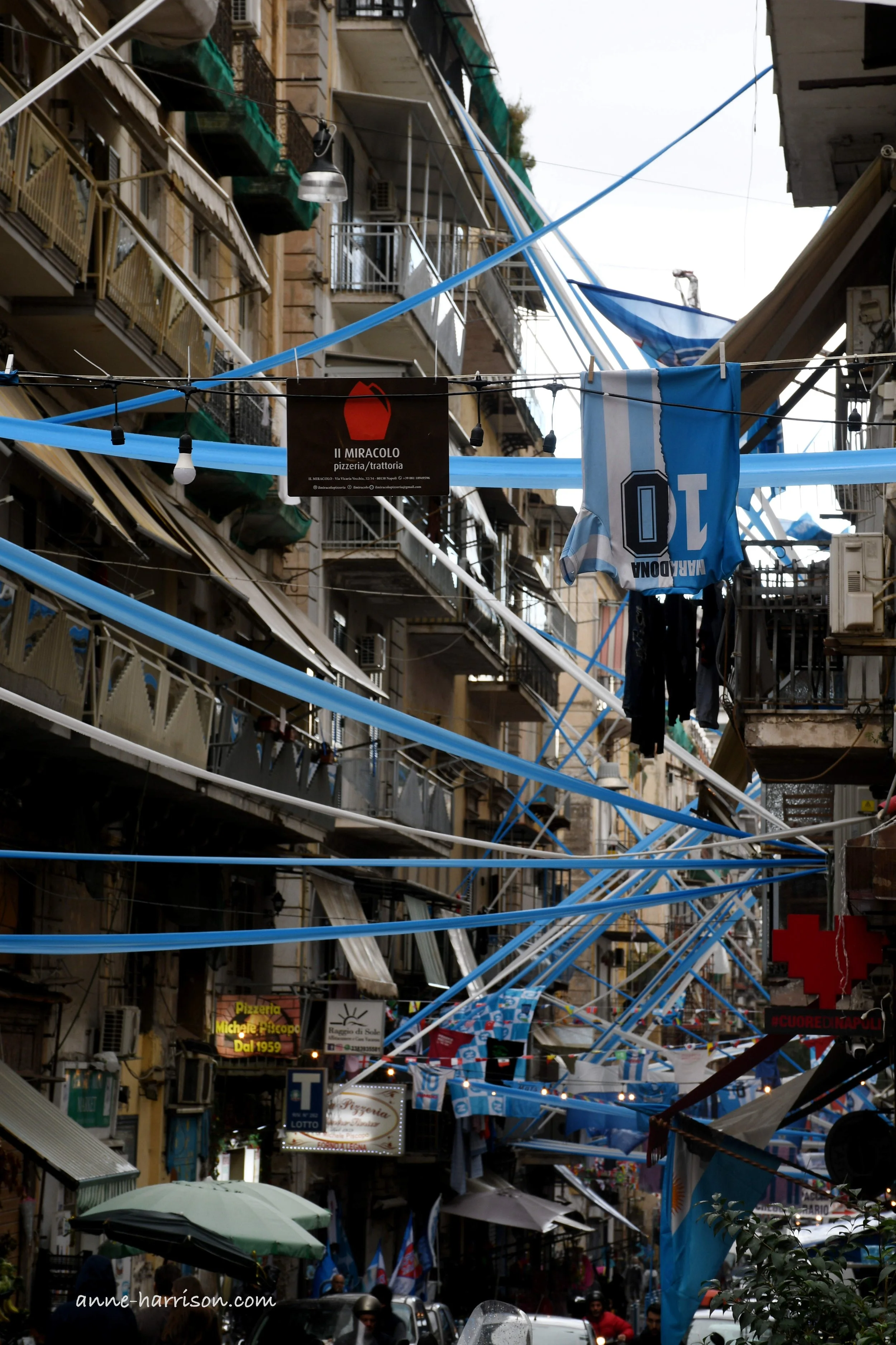Naopli-streamers-Naples.jpg