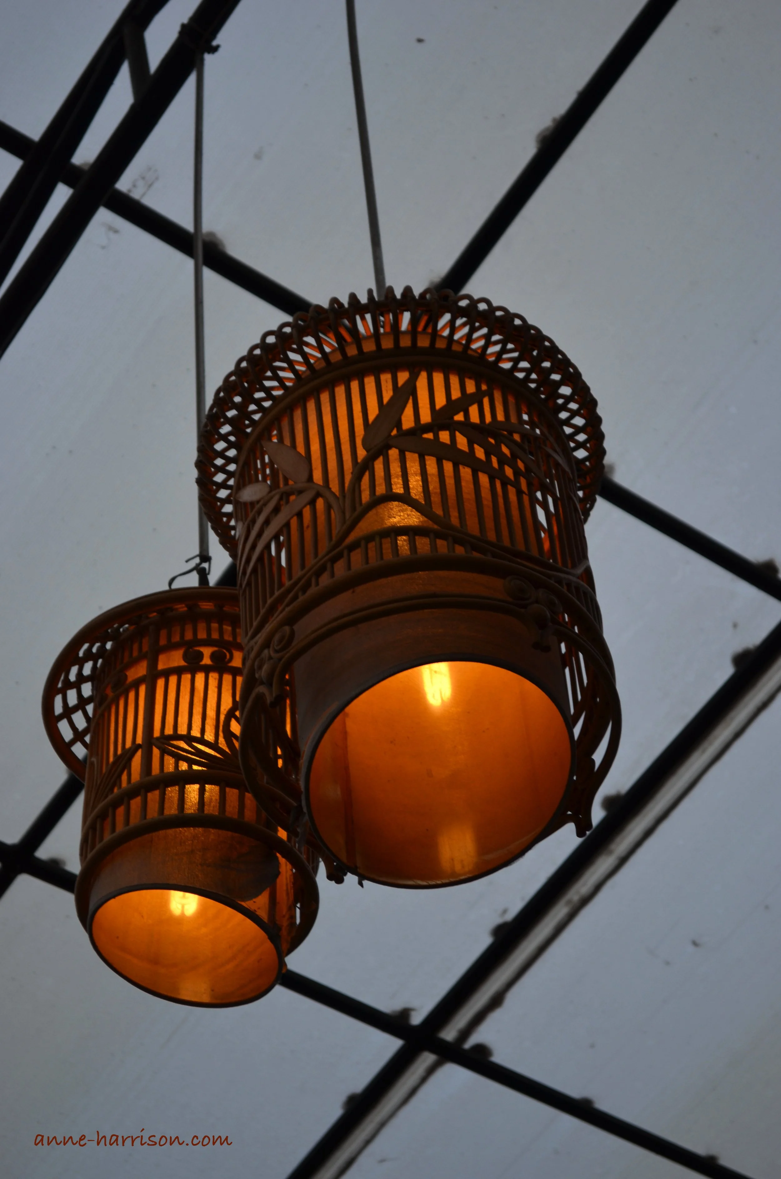 The lanterns lit once dusk falls © A. Harrison