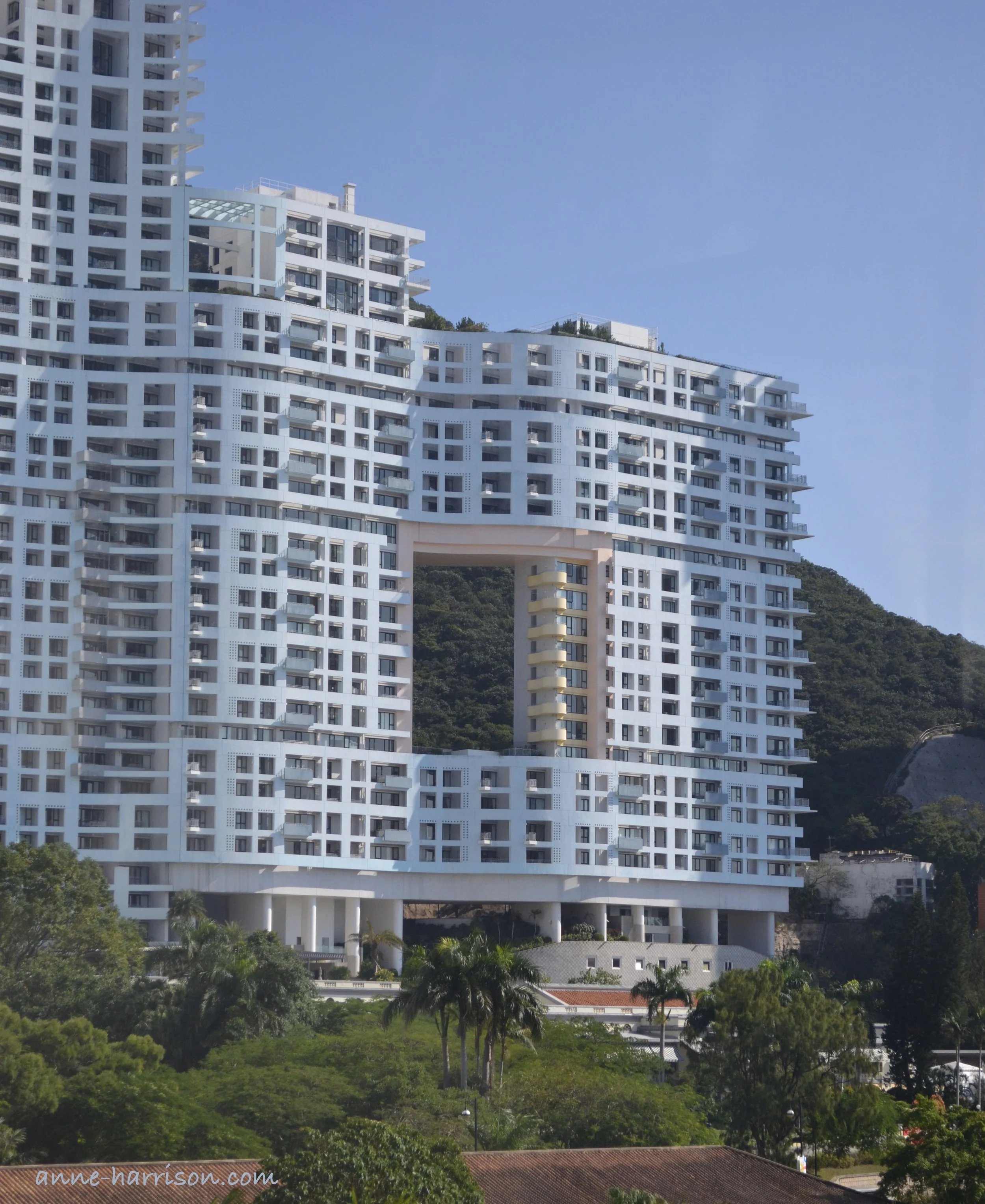 The famous building in Repulse Bay with a hole for the dragon © A. Harrison