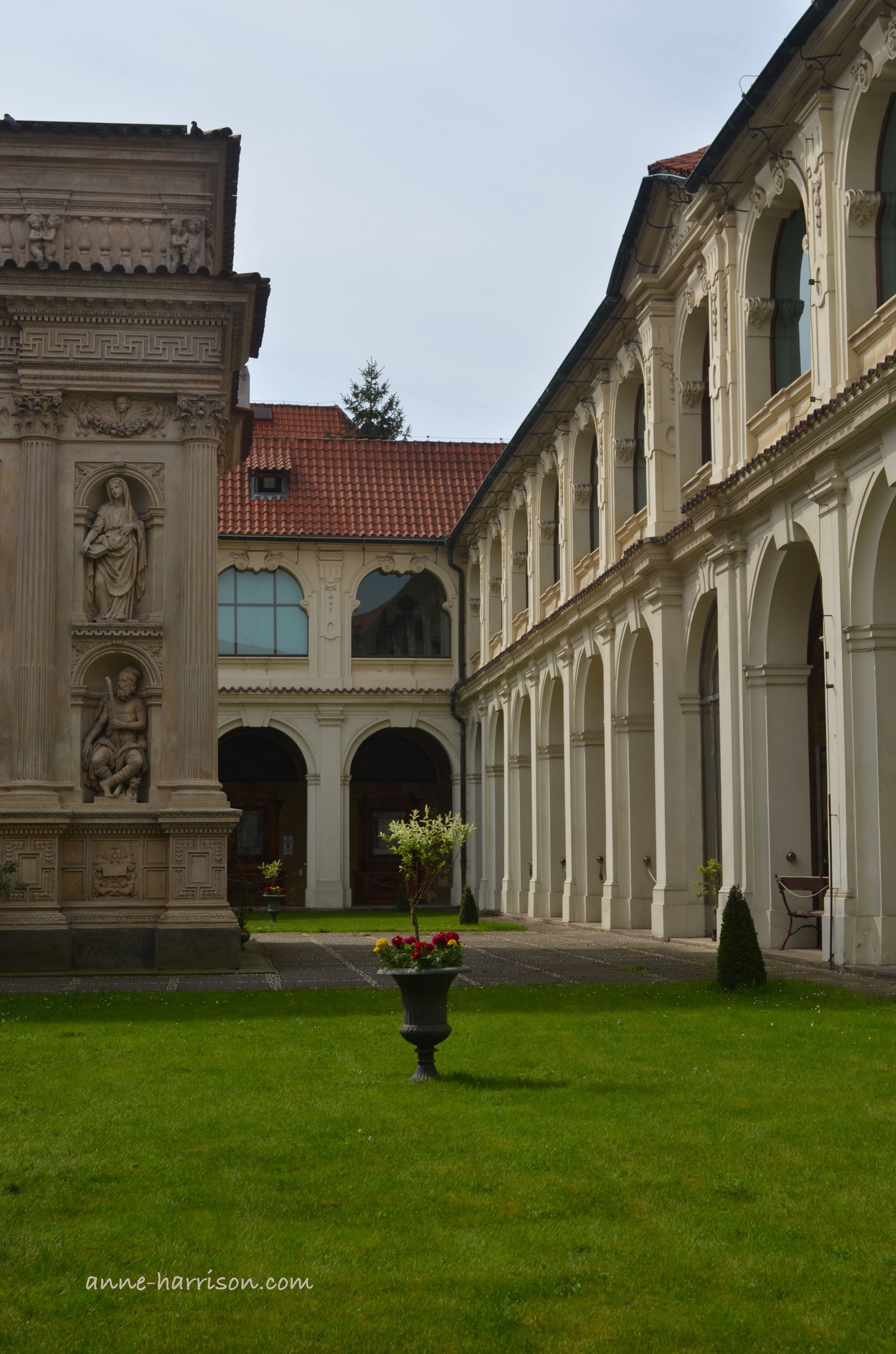 The courtyard with the Casa Santa ©  A. Harrison