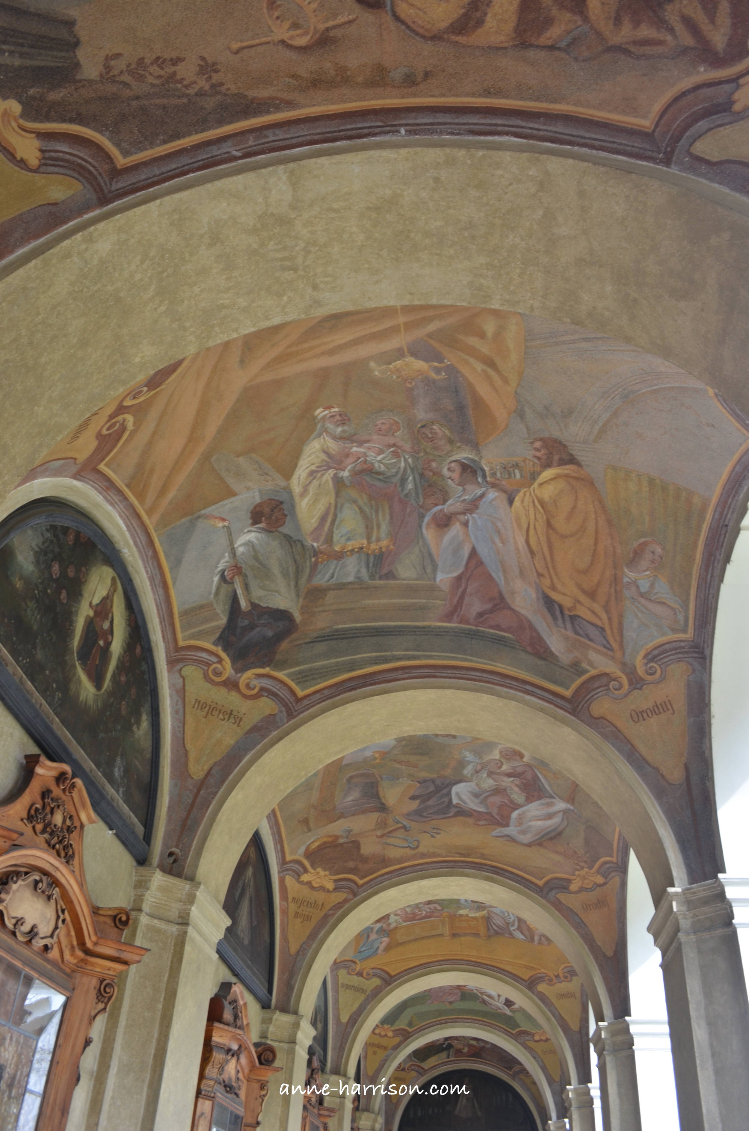 Frescoes on the ceiling © A. Harrison