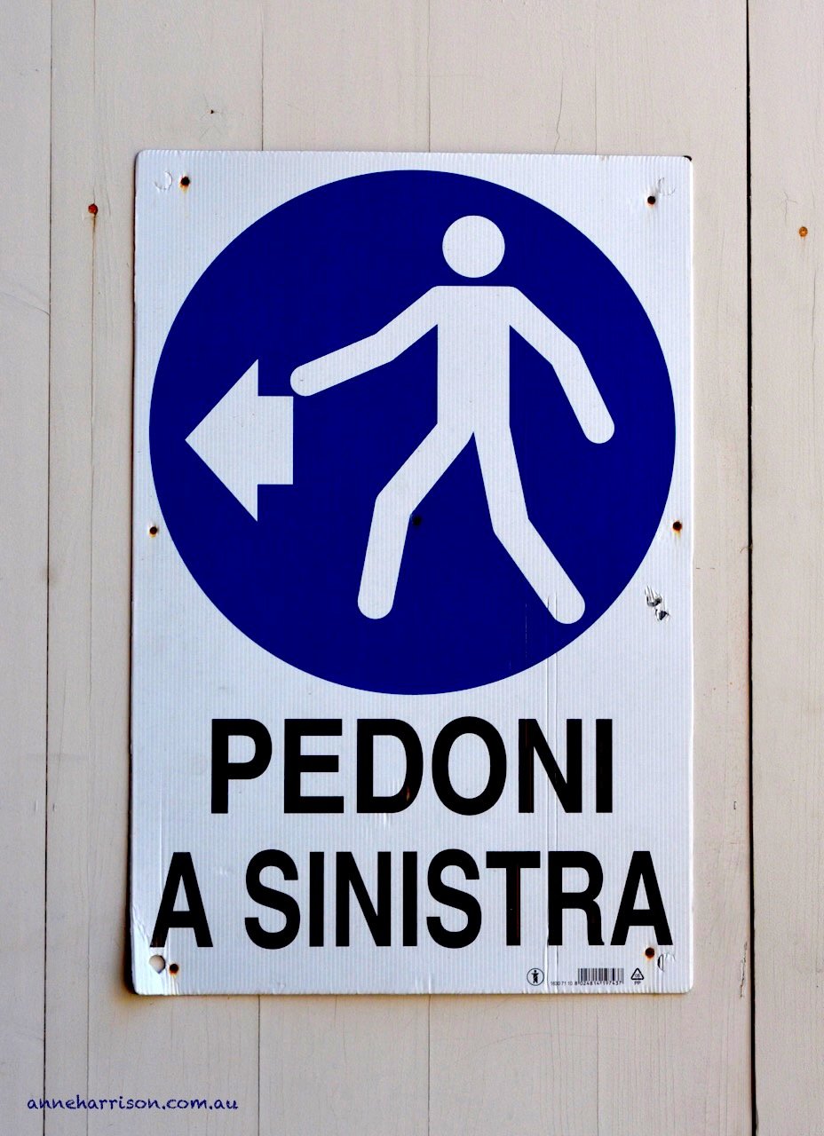  An Italian street sign saying pedoni a sinistra (pedestrians on the left) 